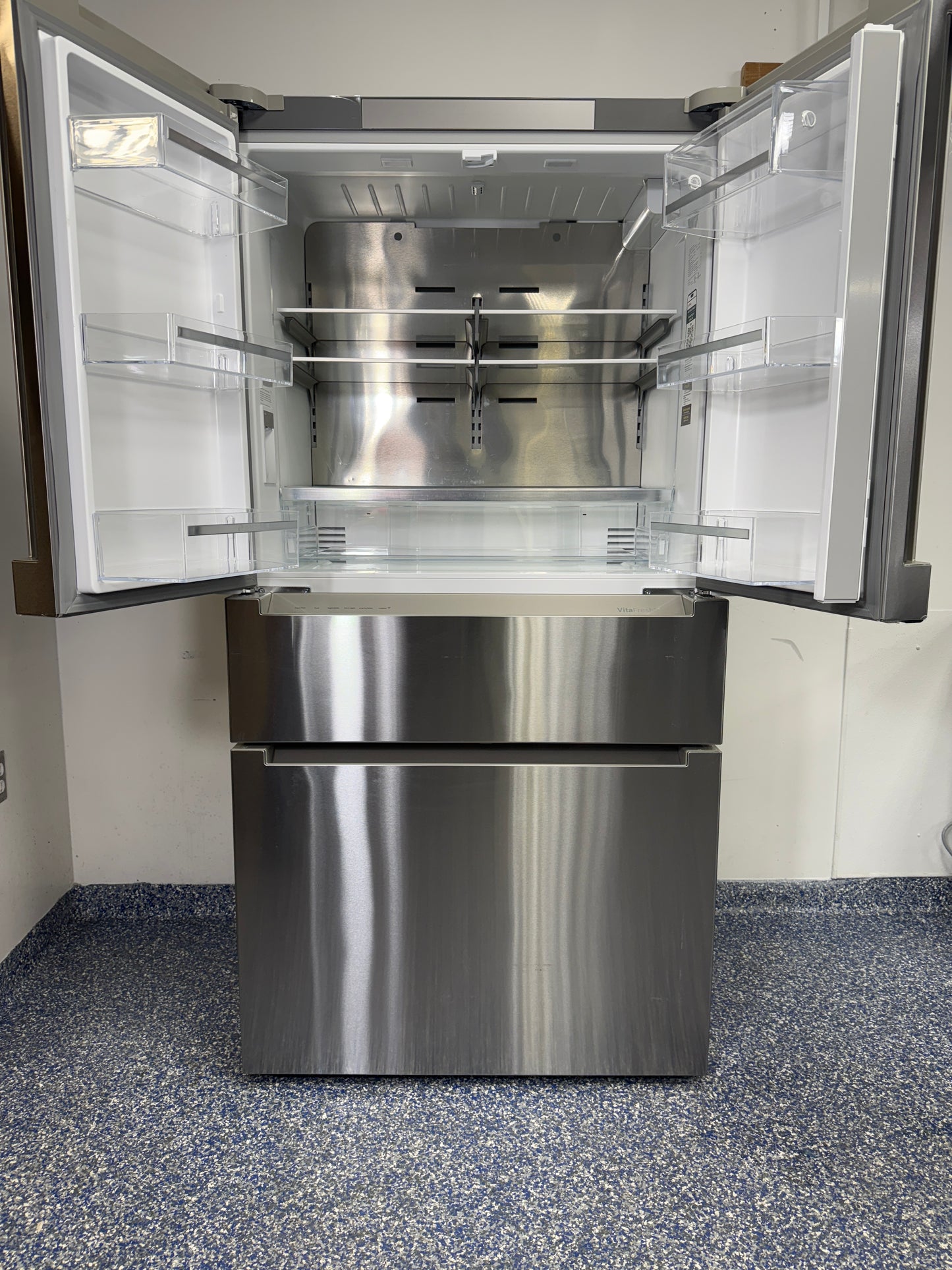 20.5 Cu.Ft. BOSCH 800 Series French Door Refrigerator with Touch Controls, Internal Water Dispenser, and Freezer Ice Maker at the Best Scratch and Dent Discount Appliance Store in the Kansas City Area