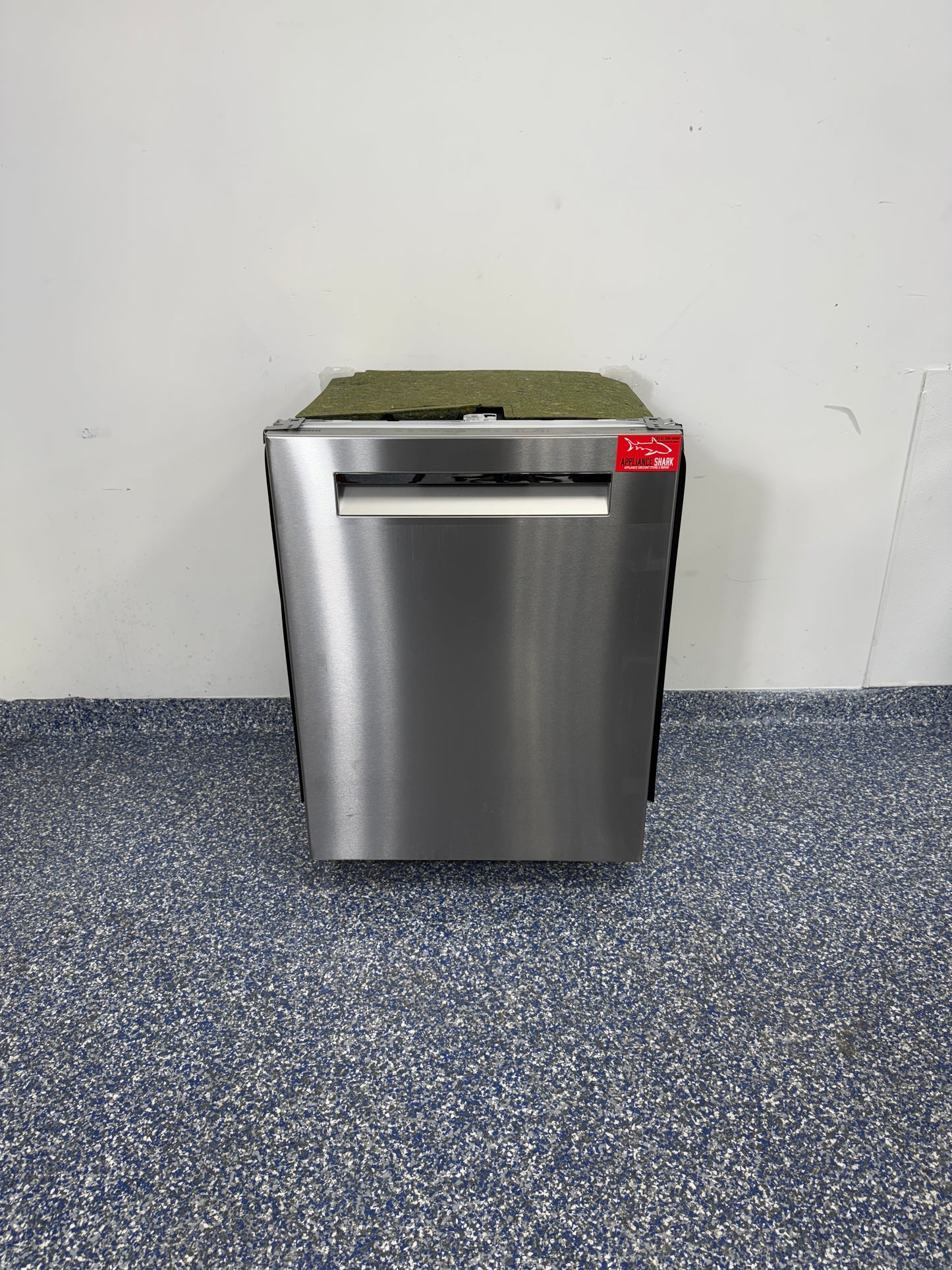 BOSCH 500 Series Dishwasher with Fingerprint Resistant, 44 dBA, Rackmatic System to Accommodate 15 Place Settings, Wi-Fi Connectivity with Remote Start, and Aquastop Leak Protection at the Best Scratch and Dent Discount Appliance Store in Kansas City Metro