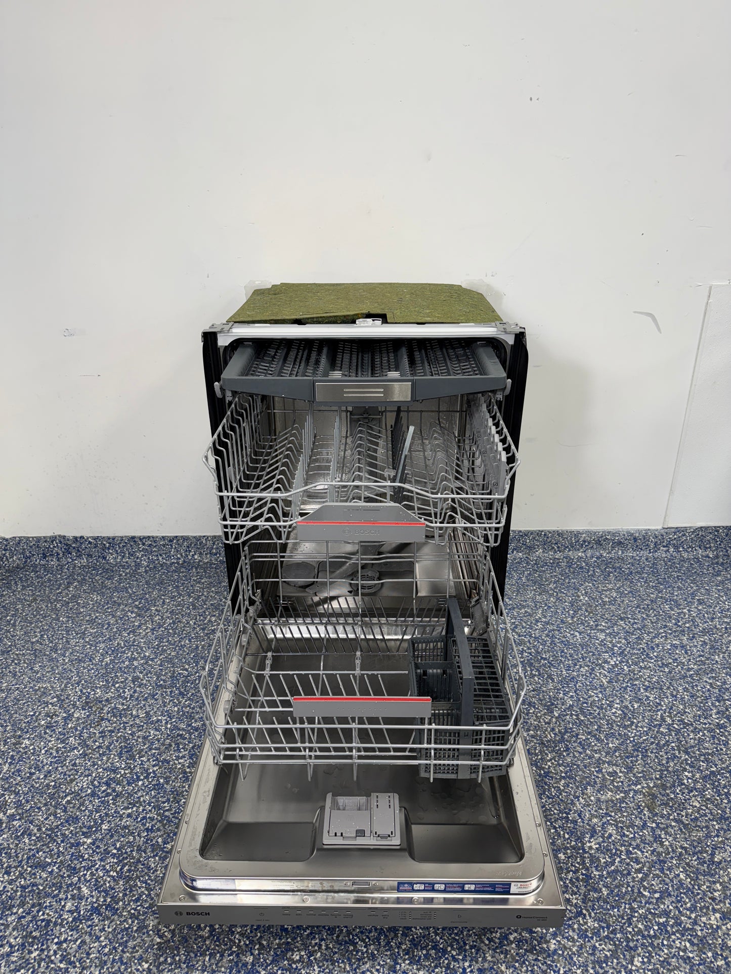 24 In. BOSCH 500 Series Built-In Dishwasher with PureDry, PrecisionWash, Sanitize Option, and Extra Dry at Appliance Shark Scratch and Dent Discount Appliance Store in Overland Park, Kansas