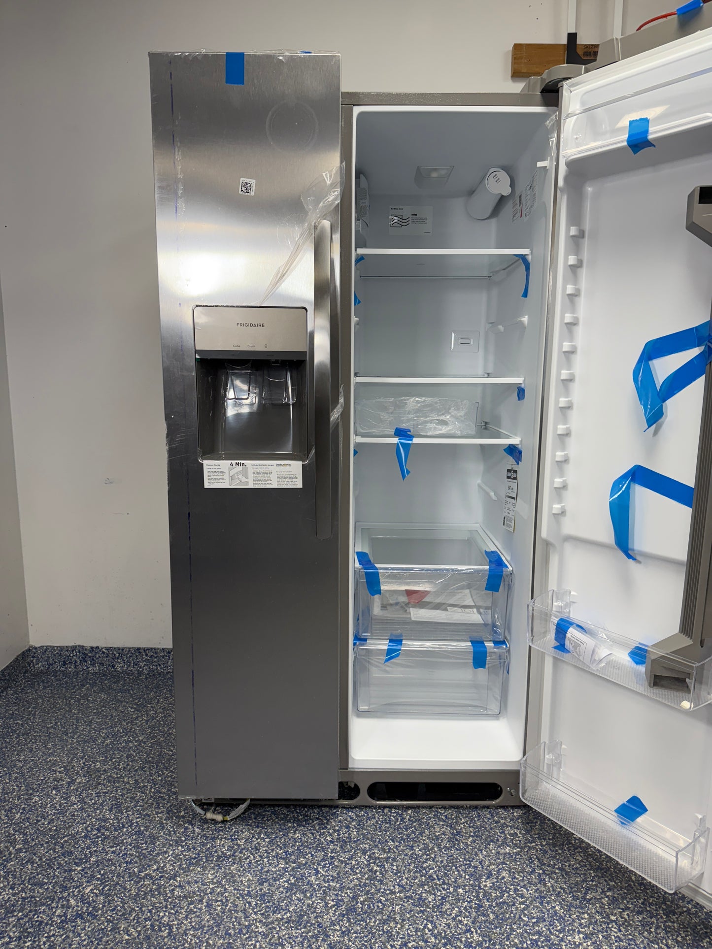 FRSS2623AS | FRIGIDAIRE Refrigerator with External Water and Ice Dispenser, Large Capacity and In-Door Storage at the Best Scratch and Dent Appliance Store in Overland Park, Johnson County, Kansas