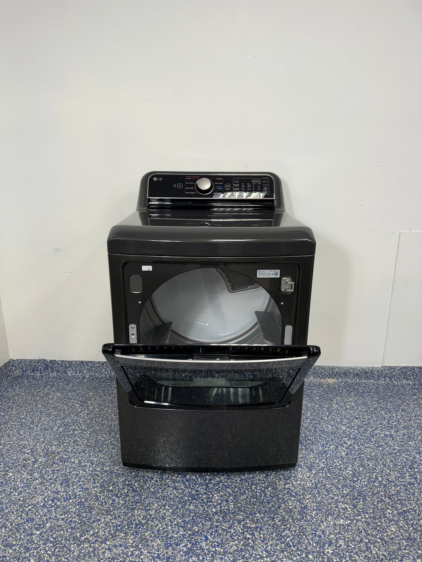 Large Capacity LG Gas Dryer with
Flowsense Duct Clogging & Lint Filter Indicators, and Lodecibel Quiet Operation at Appliance Shark in Overland Park, Kansas