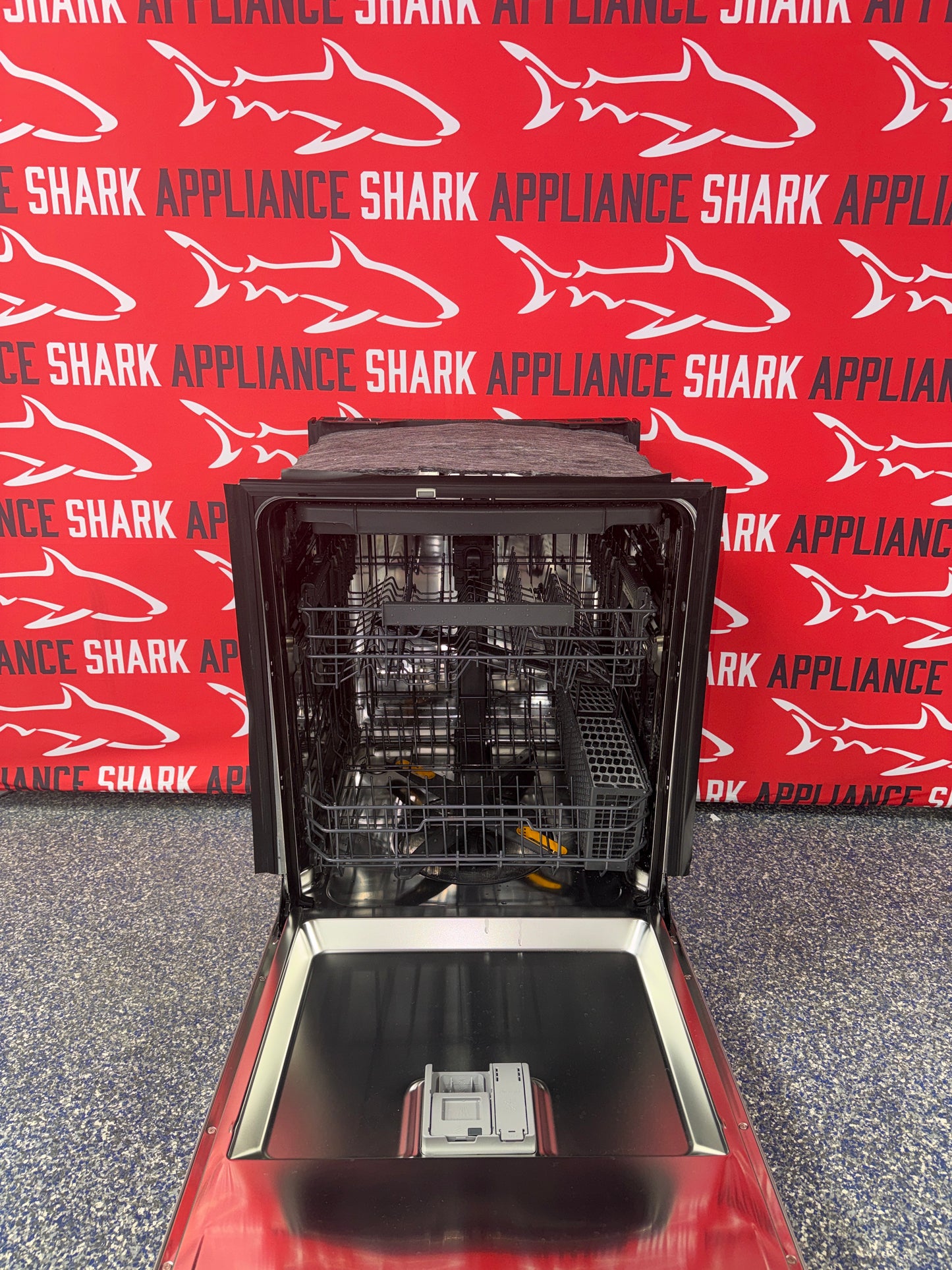 Scratch-dent LG dishwashers at Appliance Shark. Kansas City's best scratch-dent appliance store.