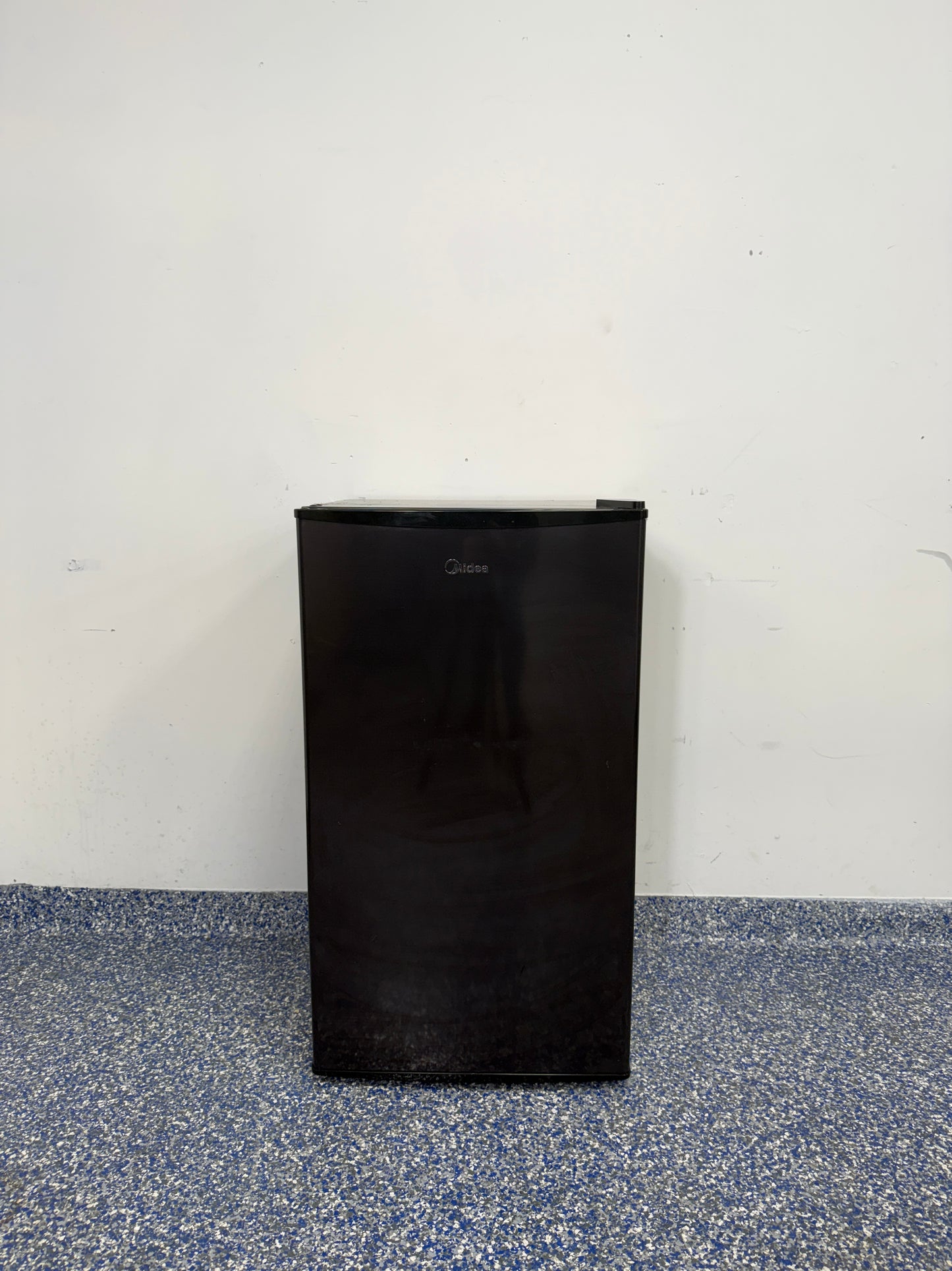 3.3 Cu.Ft. Midea Compact Refrigerator with Reversible Door, 3 Shelves, 2L Door Rack, and Can Rack at Appliance Shark Scratch and Dent Appliance Store in Overland Park, Kansas