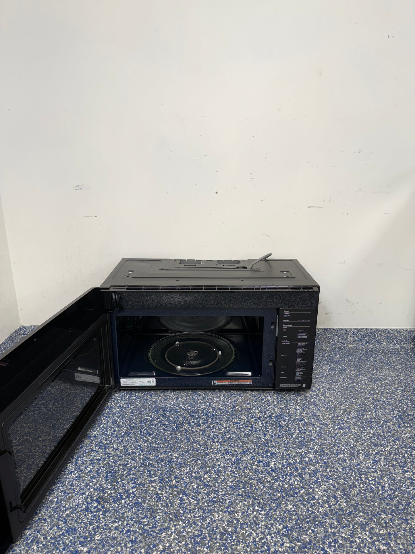 ME21DG6700SR | 30 In. 2.1 Cu.Ft. SAMSUNG Microwave with Sensor Cooking, 1000 Watt, and SmartThings Connectivity at the Best Scratch and Dent Appliance Store in Kansas City Area