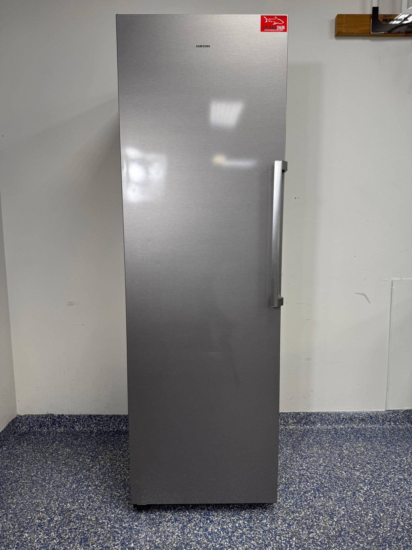 11.4 Cu.Ft. SAMSUNG Convertible Upright Freezer with Convertible Zone, Power Freeze, and All-Around Cooling Technology at the Best Scratch and Dent Discount Appliance Store in Kansas City Metro