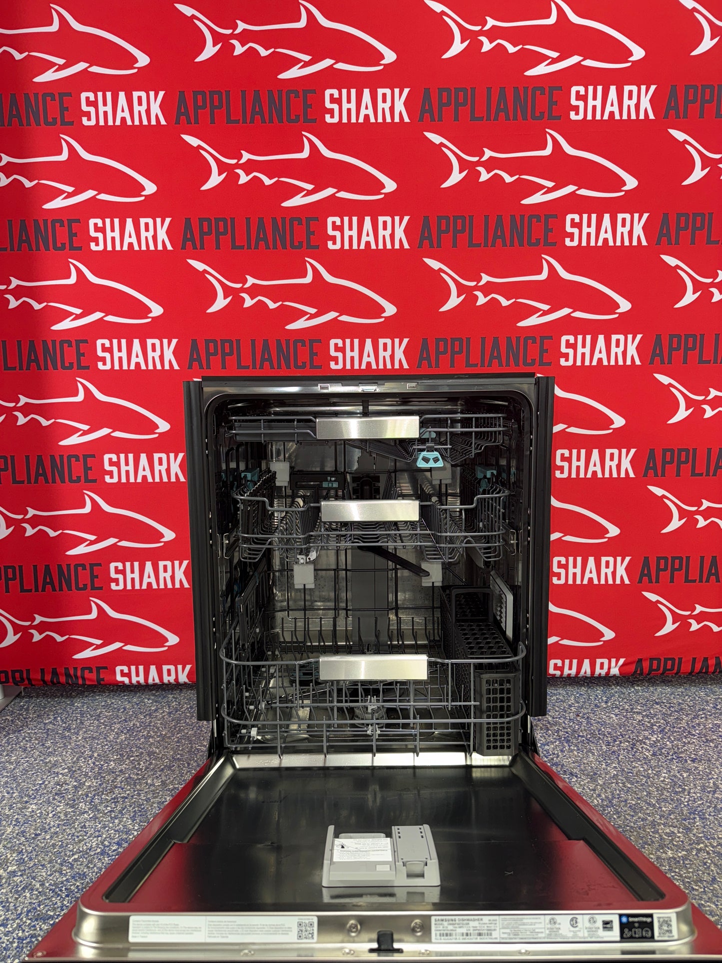 Scratch-dent SAMSUNG built-in smart dishwasher at Appliance Shark. Kansas City’s best dishwasher store.