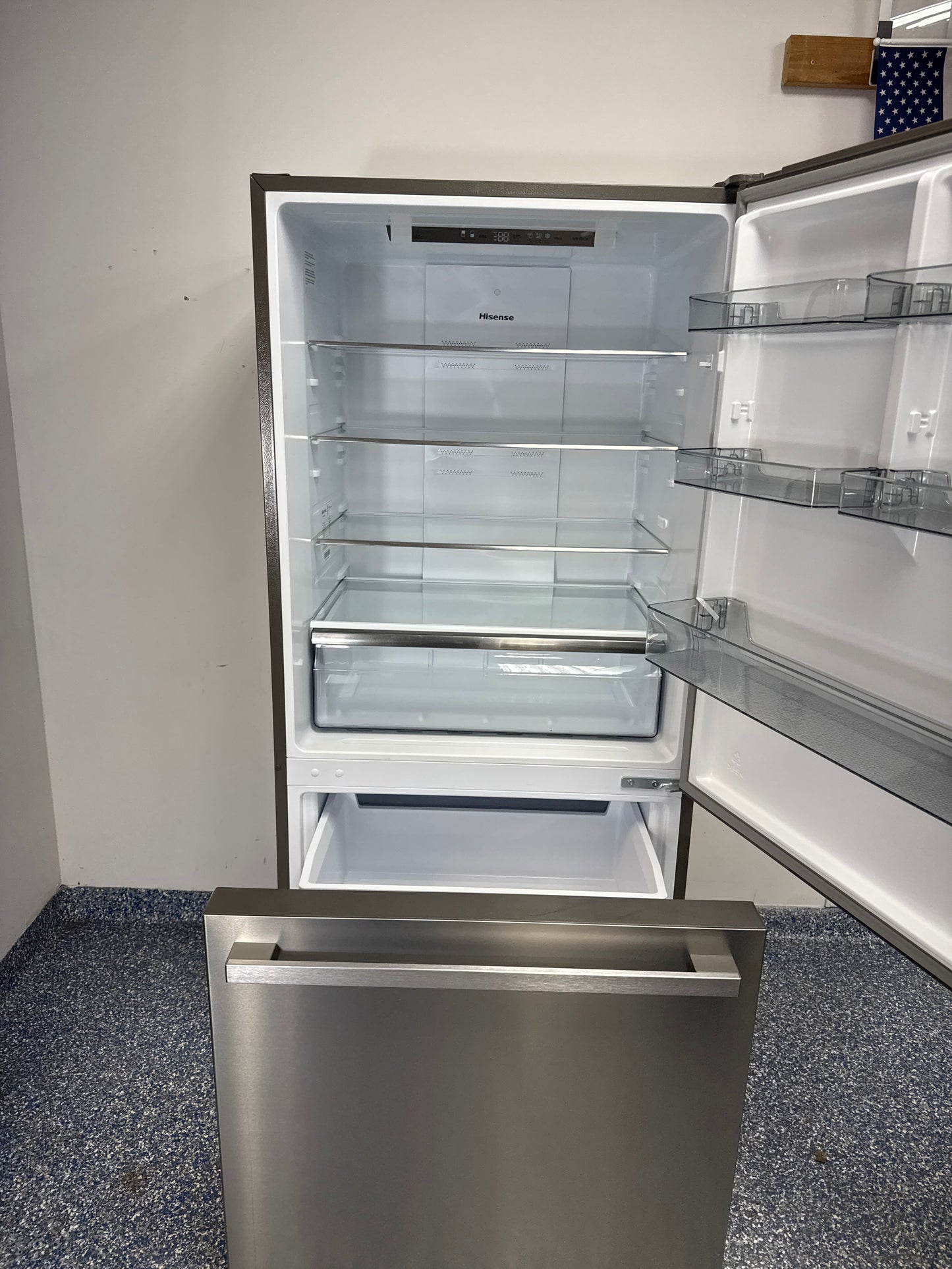 hisense-hrb171n6ase-interior-fresh-food-adjustable-shelves-overland-park