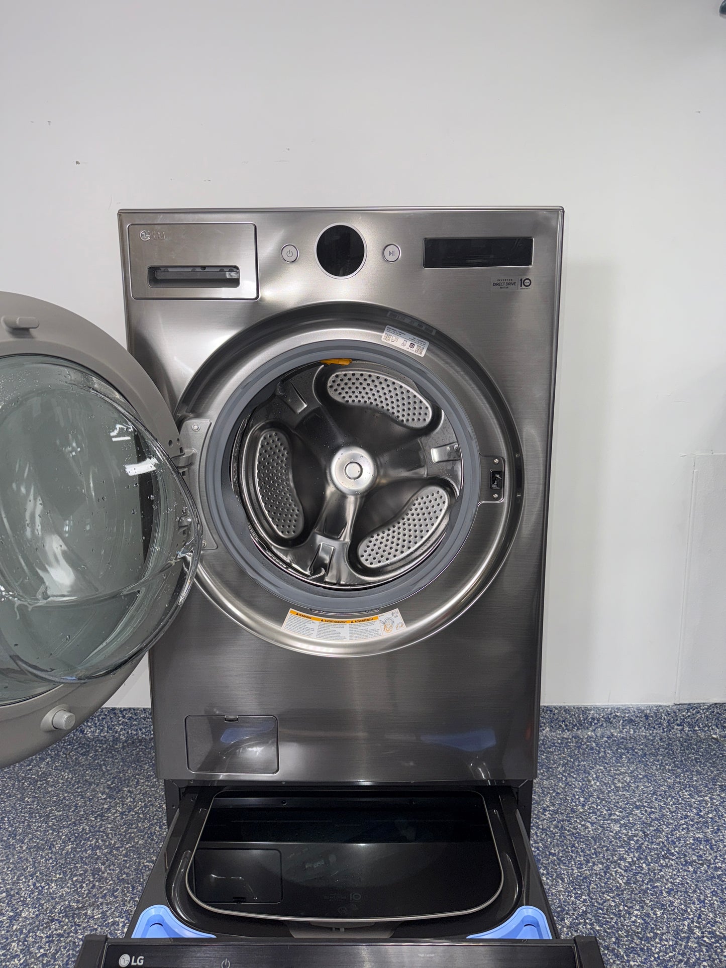 The LG 4.5 cu. ft. front load washer, model WM5500HVA, featuring Steam Technology, available at Appliance Shark.