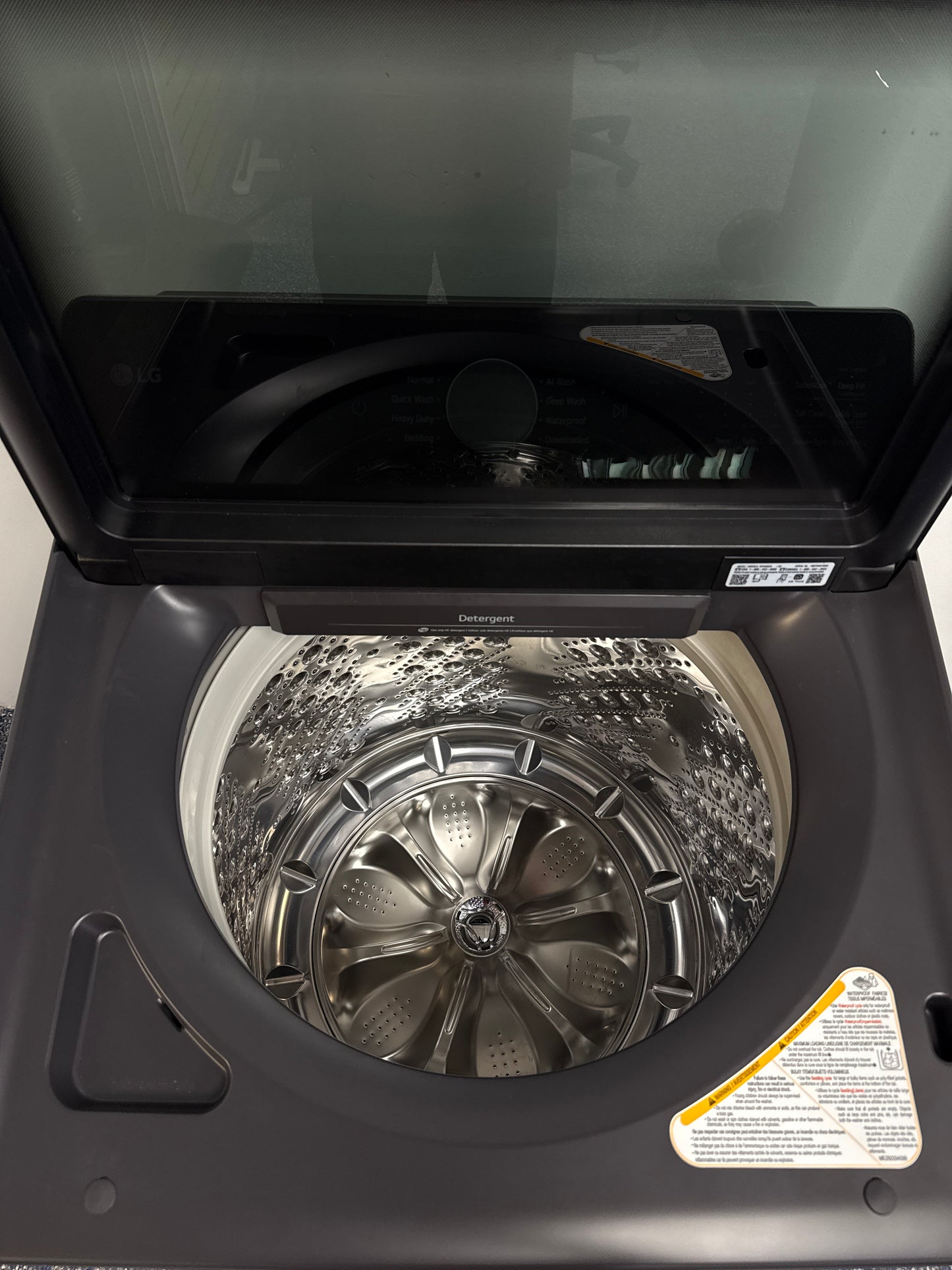 A view of the control panel on the LG WT8400CB washer, showing its ColdWash™ Technology, an ideal appliance for homes in Overland Park, KS.