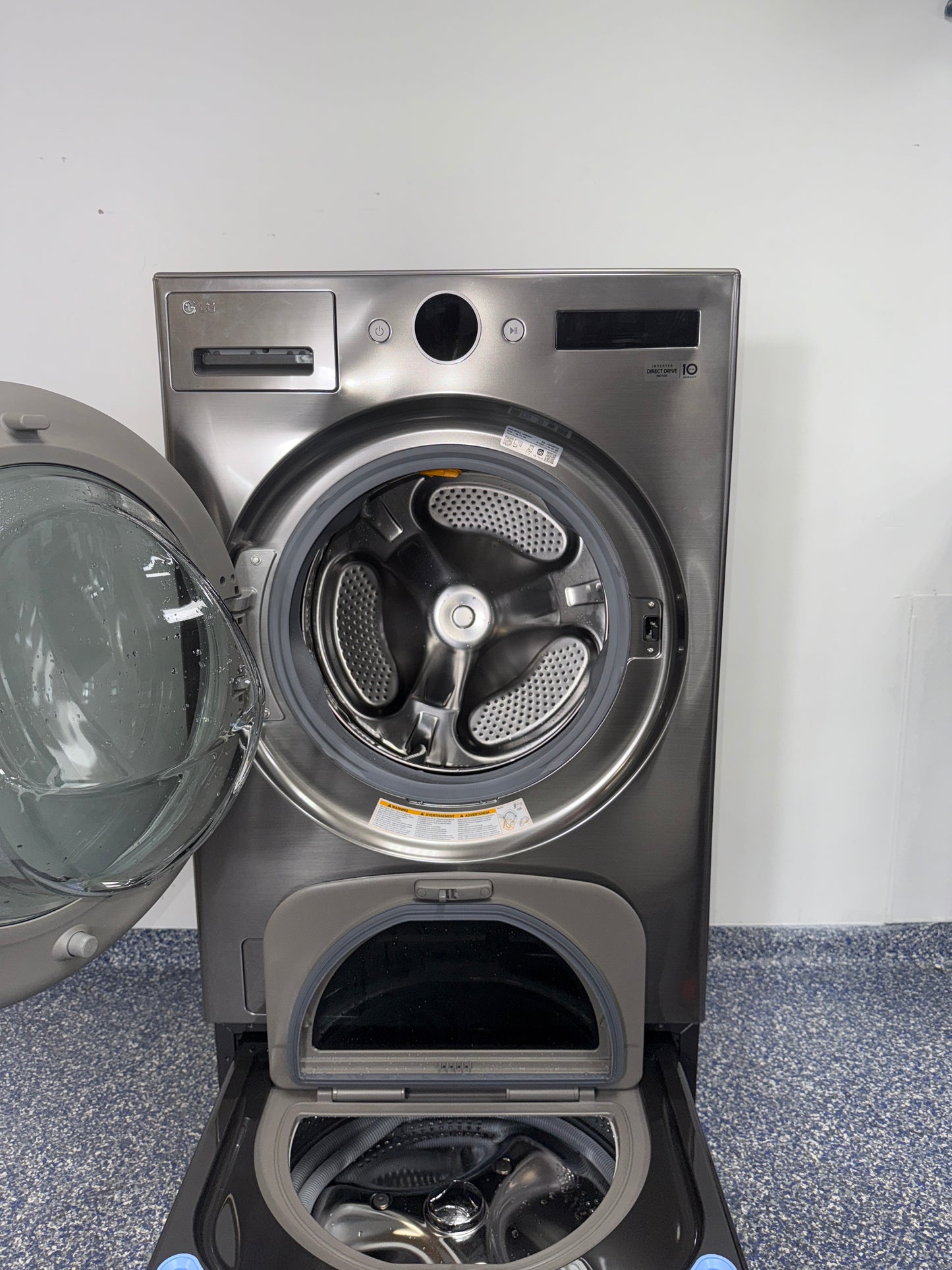 A close-up view of the control panel on the LG WM5500HVA washer, showing the AI DD® intelligence, perfect for an Overland Park, KS home.