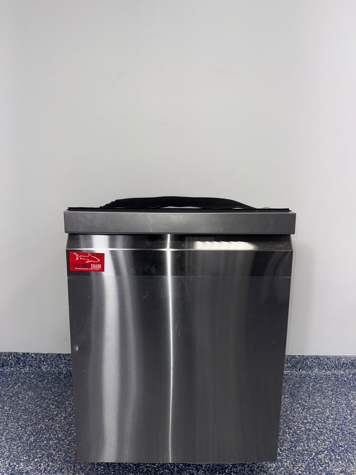 QuadWash® Pro cleaning system inside LG LDPH7972S dishwasher, available as a scratch and dent deal in Kansas City.