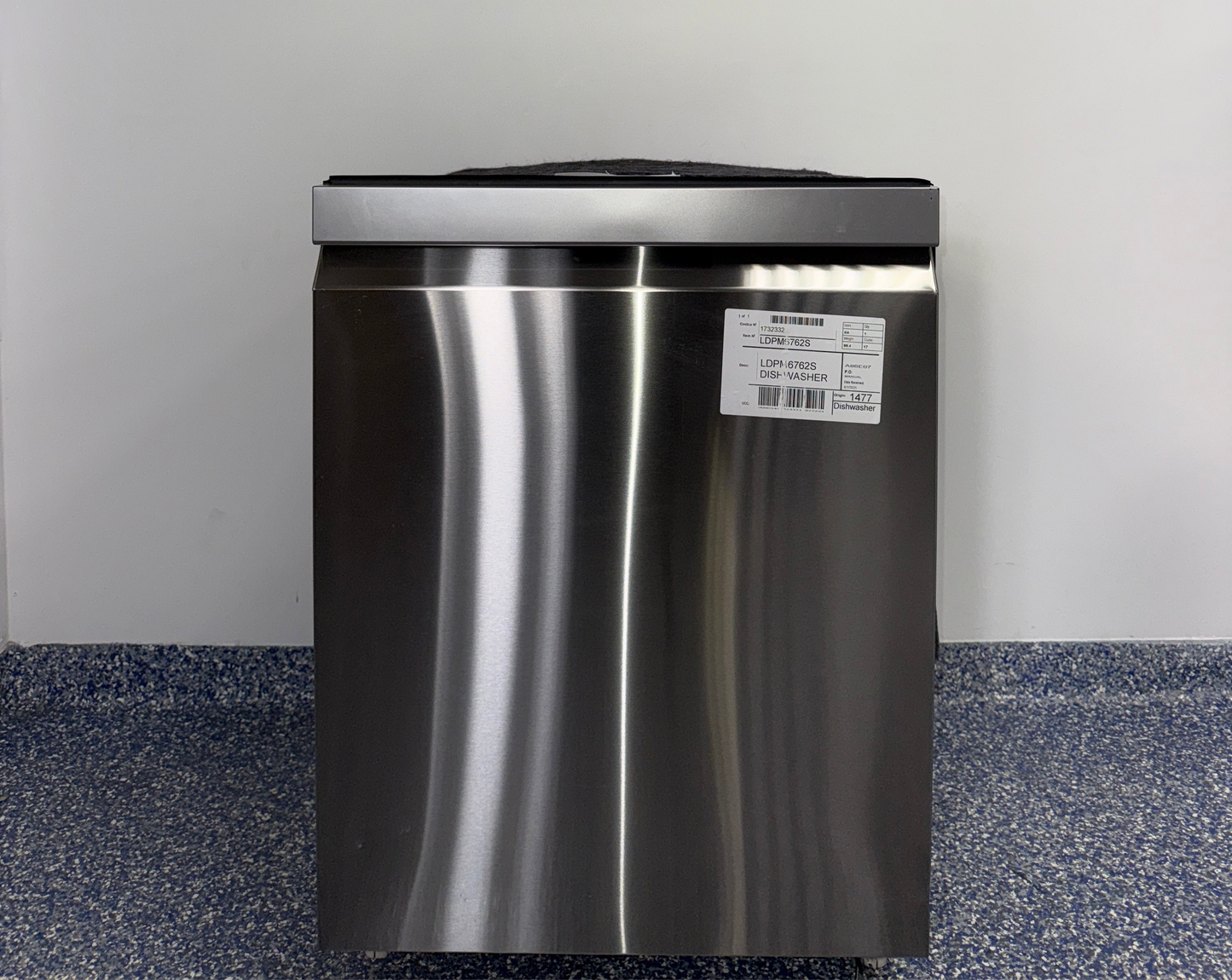 The LG LDPM6762S dishwasher from the front, highlighting its powerful QuadWash™ Pro system and a great deal in Kansas.