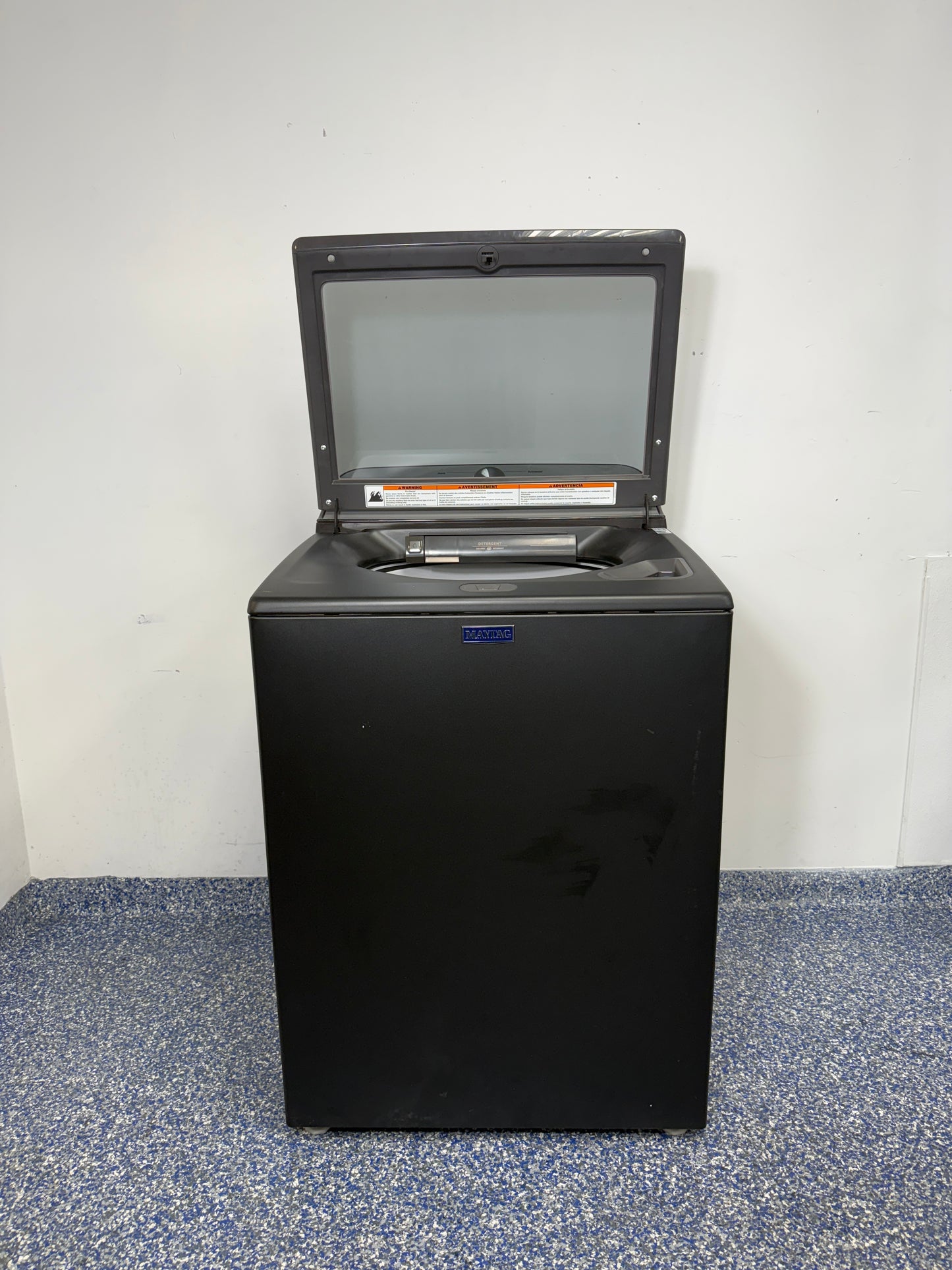 A close-up of the stainless steel wash basket and agitator with the built-in Pet Pro Filter inside the MVW6500MBK. On sale at Appliance Shark - Scratch & Dent store | Kansas City.