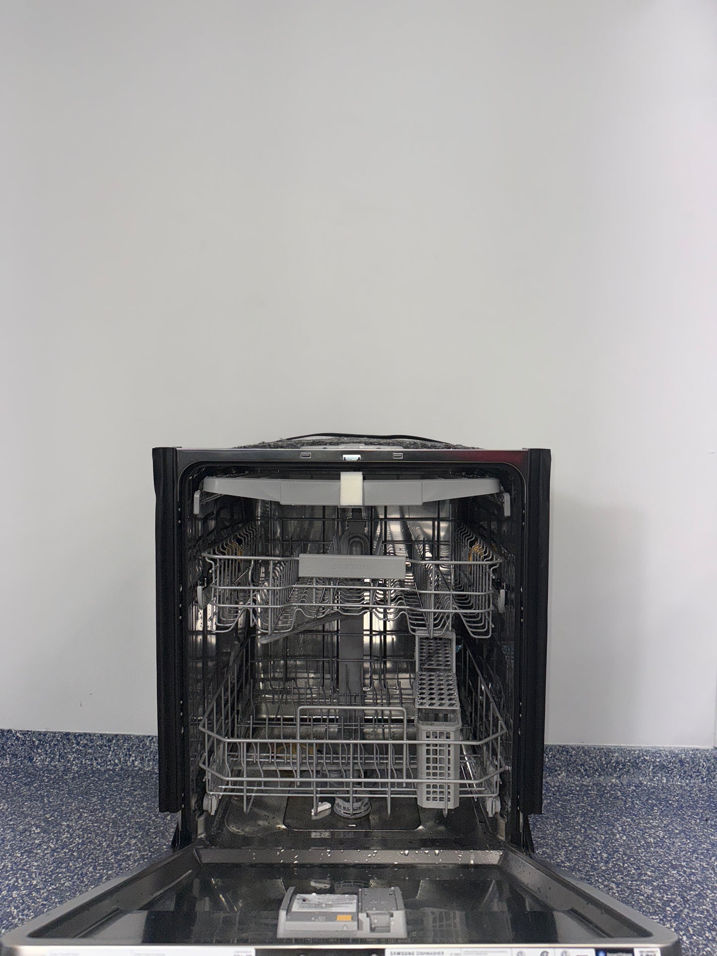 The SAMSUNG dishwasher with its 48 dBA quiet operation, an ideal appliance for homes in Overland Park.