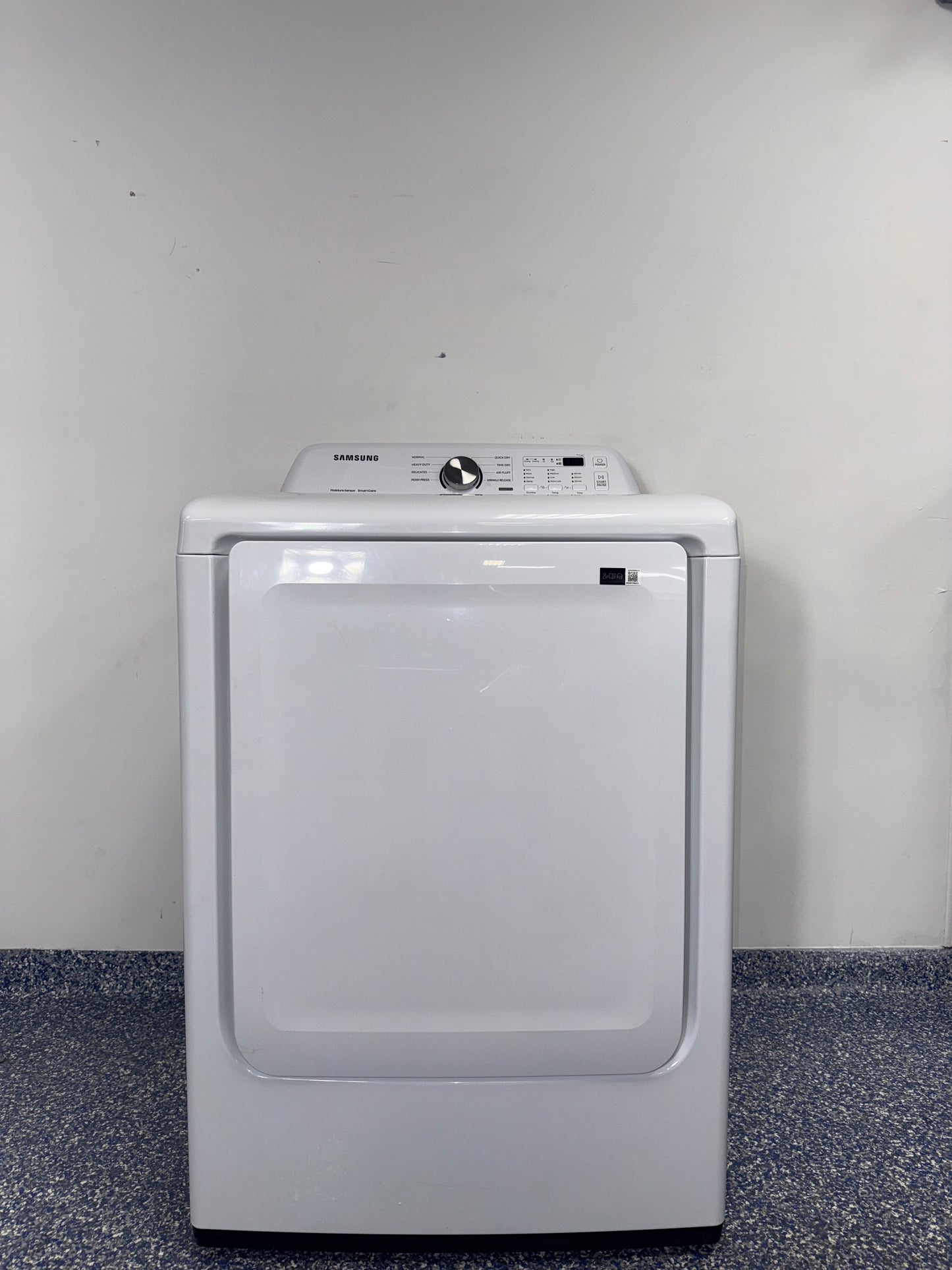The SAMSUNG DVE45T3200W electric dryer from the front, highlighting its Sensor Dry feature and a great deal in Kansas.