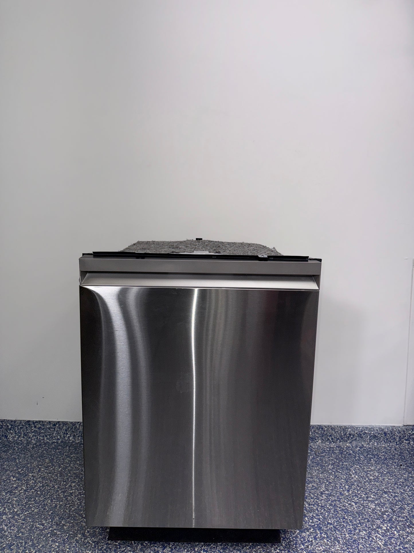 SAMSUNG DW90F89P0USR Chef Collection dishwasher in stainless steel, scratch and dent special at Appliance Shark in Kansas City.