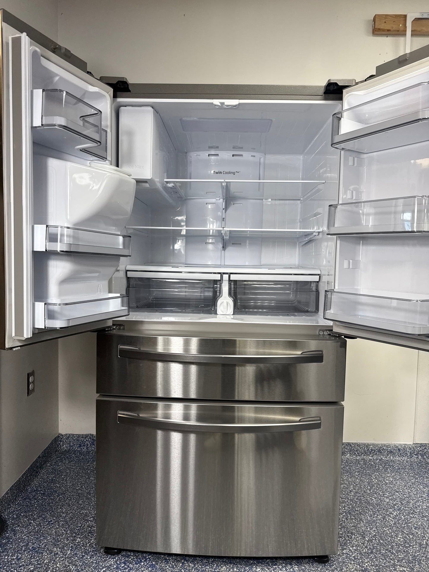 Scratch & dent SAMSUNG RF28R7201SR refrigerator displayed at Appliance Shark in Overland Park with flexible storage features.
