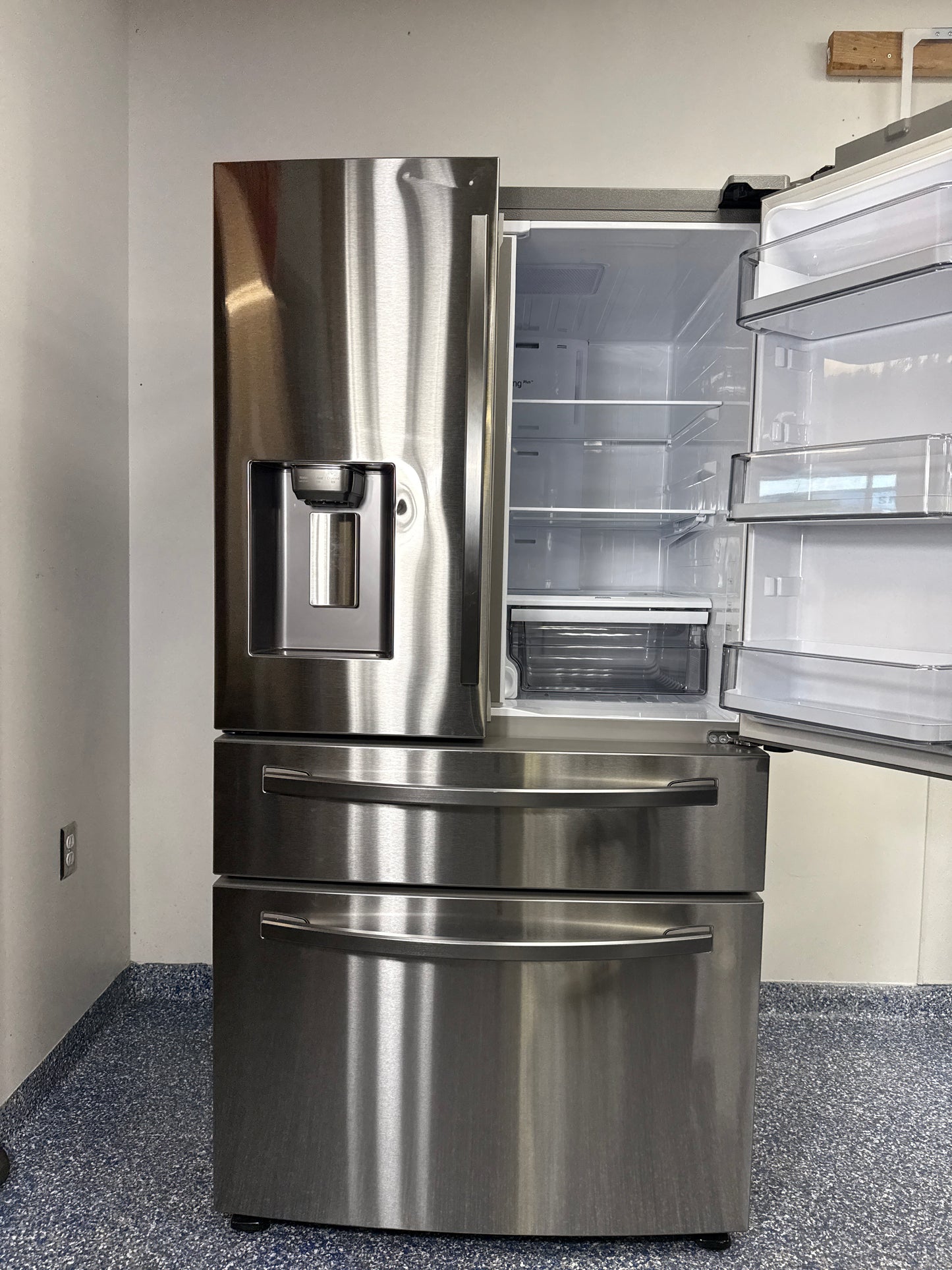 SAMSUNG RF28R7201SR refrigerator with FlexZone drawer, available at Appliance Shark as a scratch and dent discount in Kansas City.
