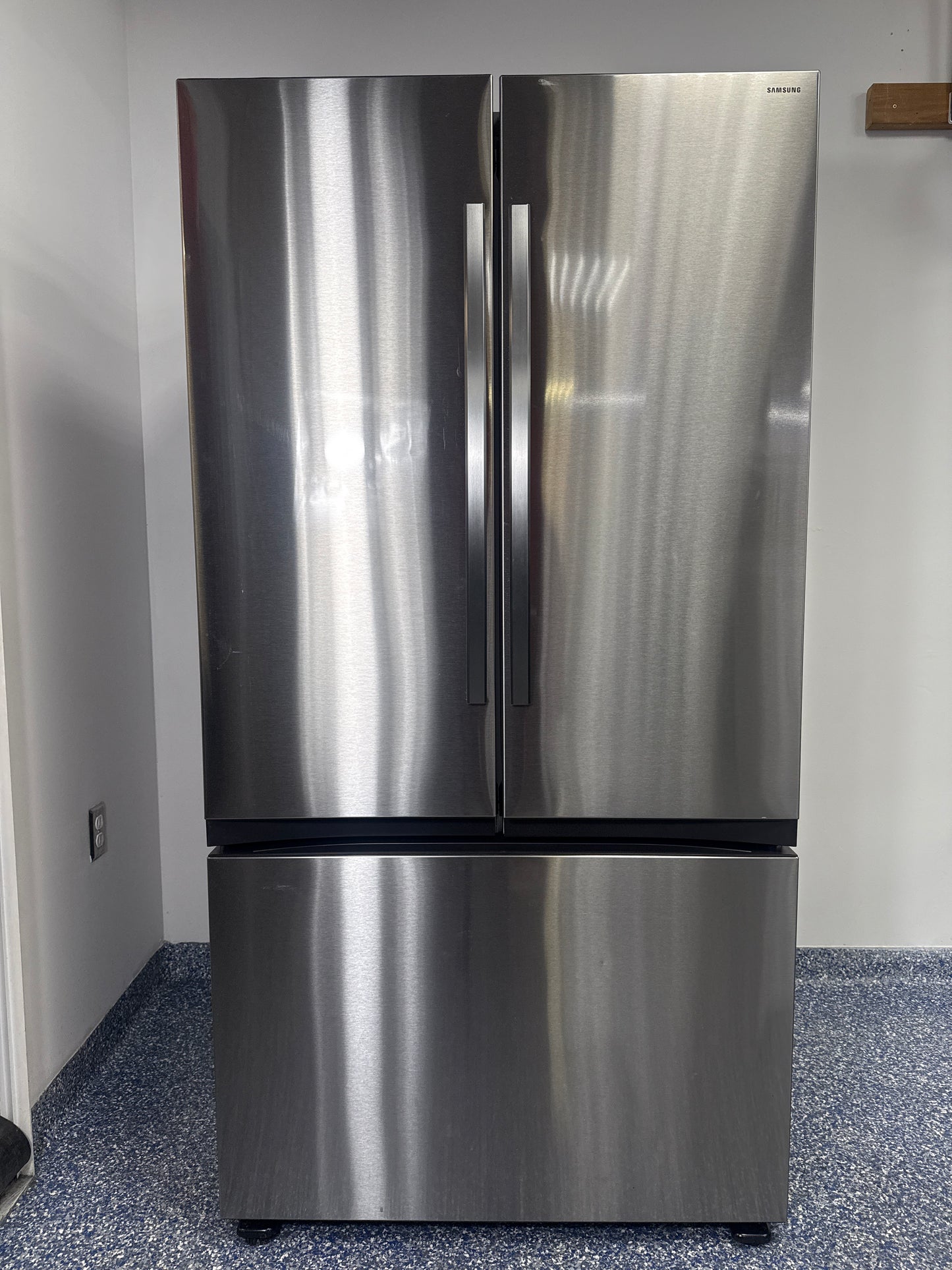 SAMSUNG RF32CG5300SR French Door refrigerator in stainless steel, available at Appliance Shark as the best scratch and dent refrigerator deal in Kansas City.