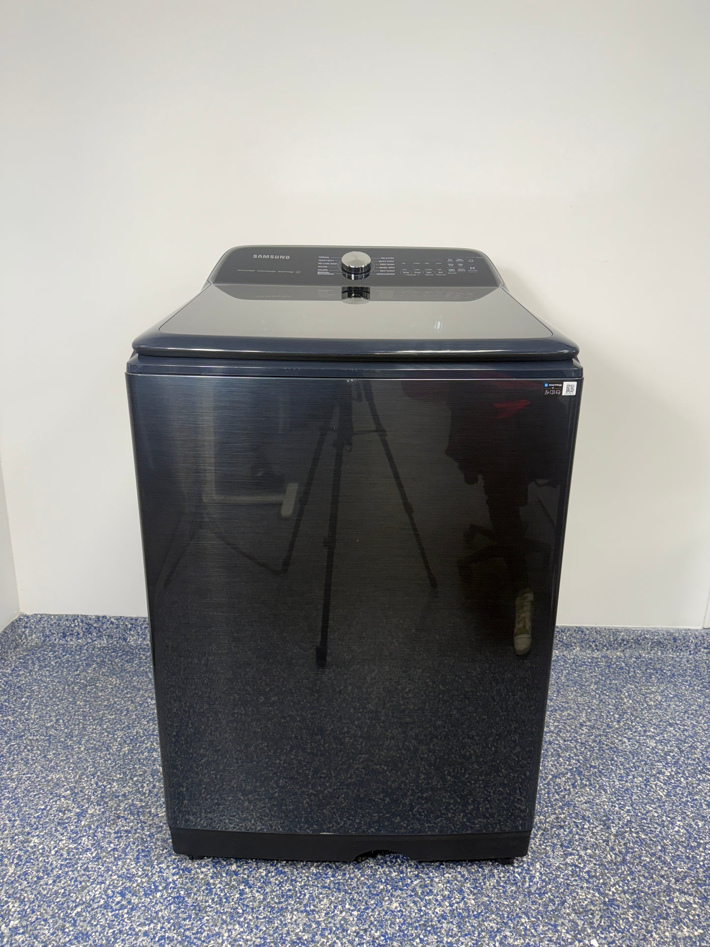 Navy blue SAMSUNG WA54CG7150AD smart top load washer, available as a discount scratch and dent appliance in Kansas City at Appliance Shark.