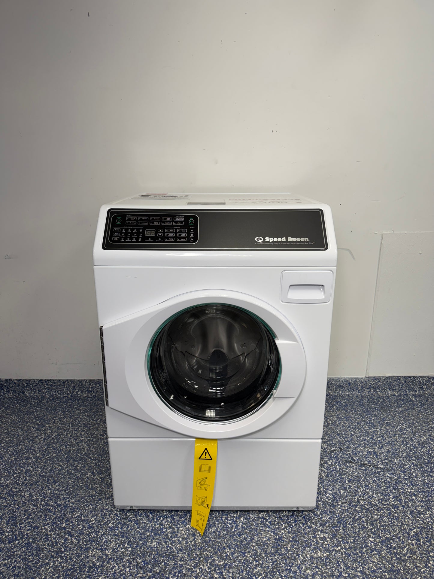 Speed Queen FF7 3.5 cu ft white washer (FF7009WN) front view at Appliance Shark