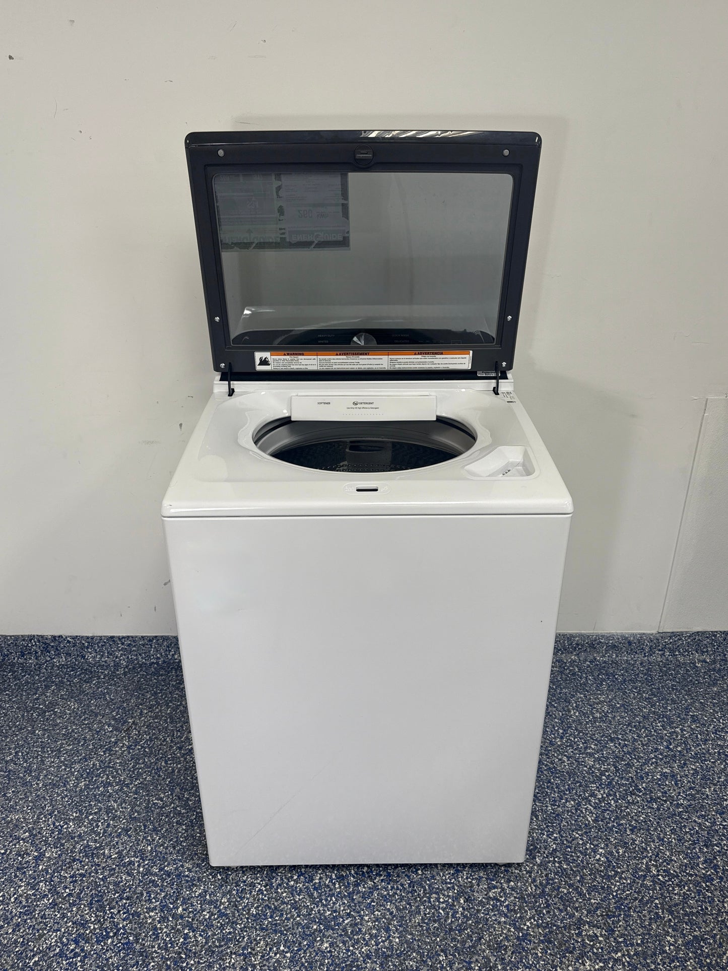 Control panel and cycle selection controls on the WHIRLPOOL WTW6157PW1 top load washer in Kansas City.