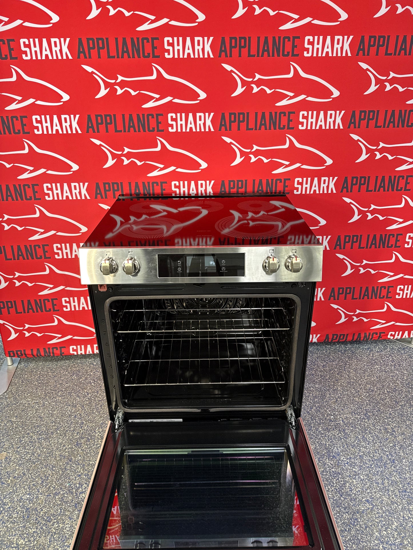 FRIGIDAIRE GALLERY 30-in 5-Element 6.2 cu. ft. Freestanding Electric Range with Stone-Baked Pizza – GCFE3070BF