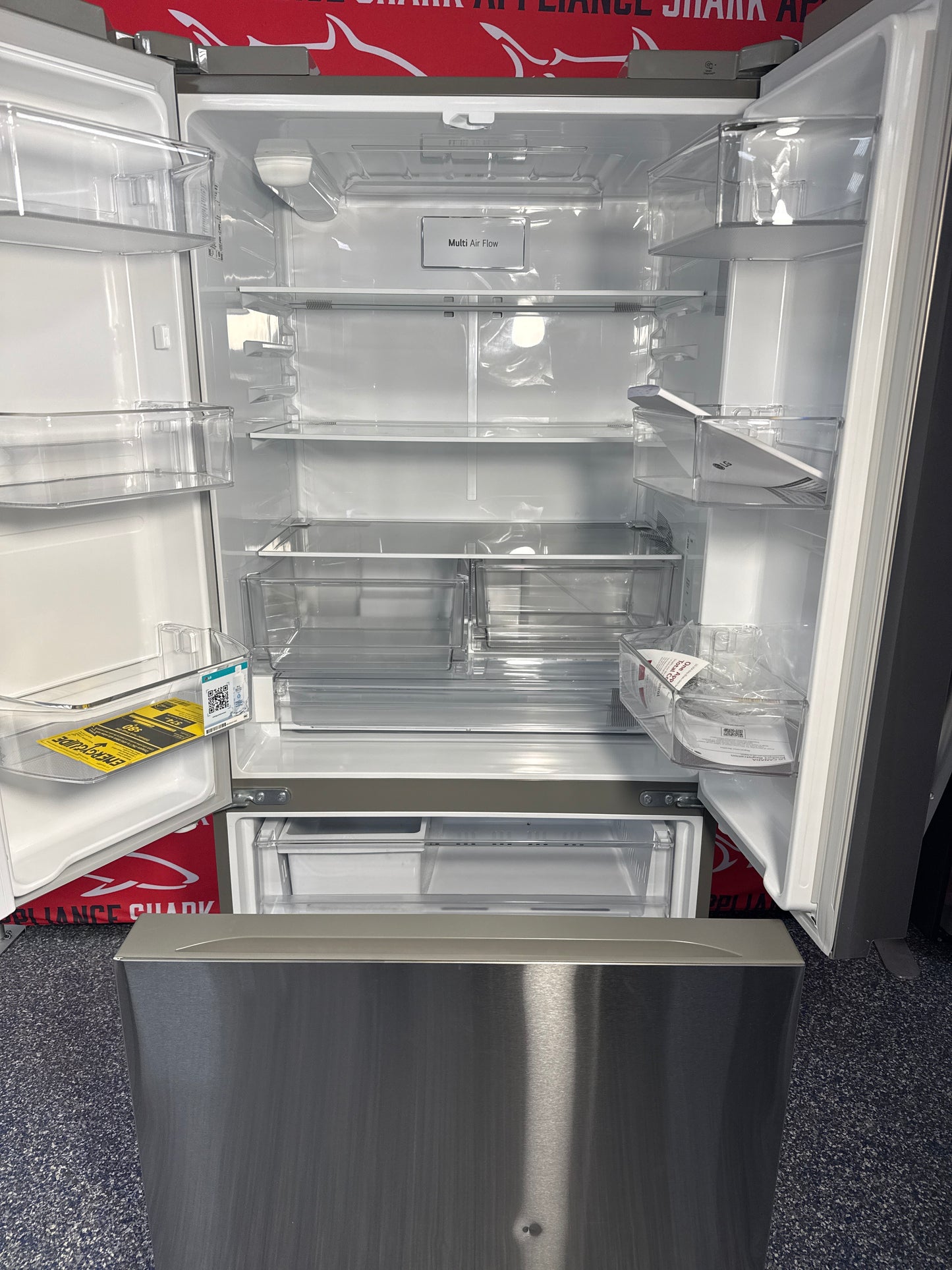 LG ENERGY STAR 21 cu. ft. Counter-Depth MAX 3-Door French Door Refrigerator with Built-In Ice Maker and Glide-N-Serve Pantry Drawer 33" - LF21G6200S