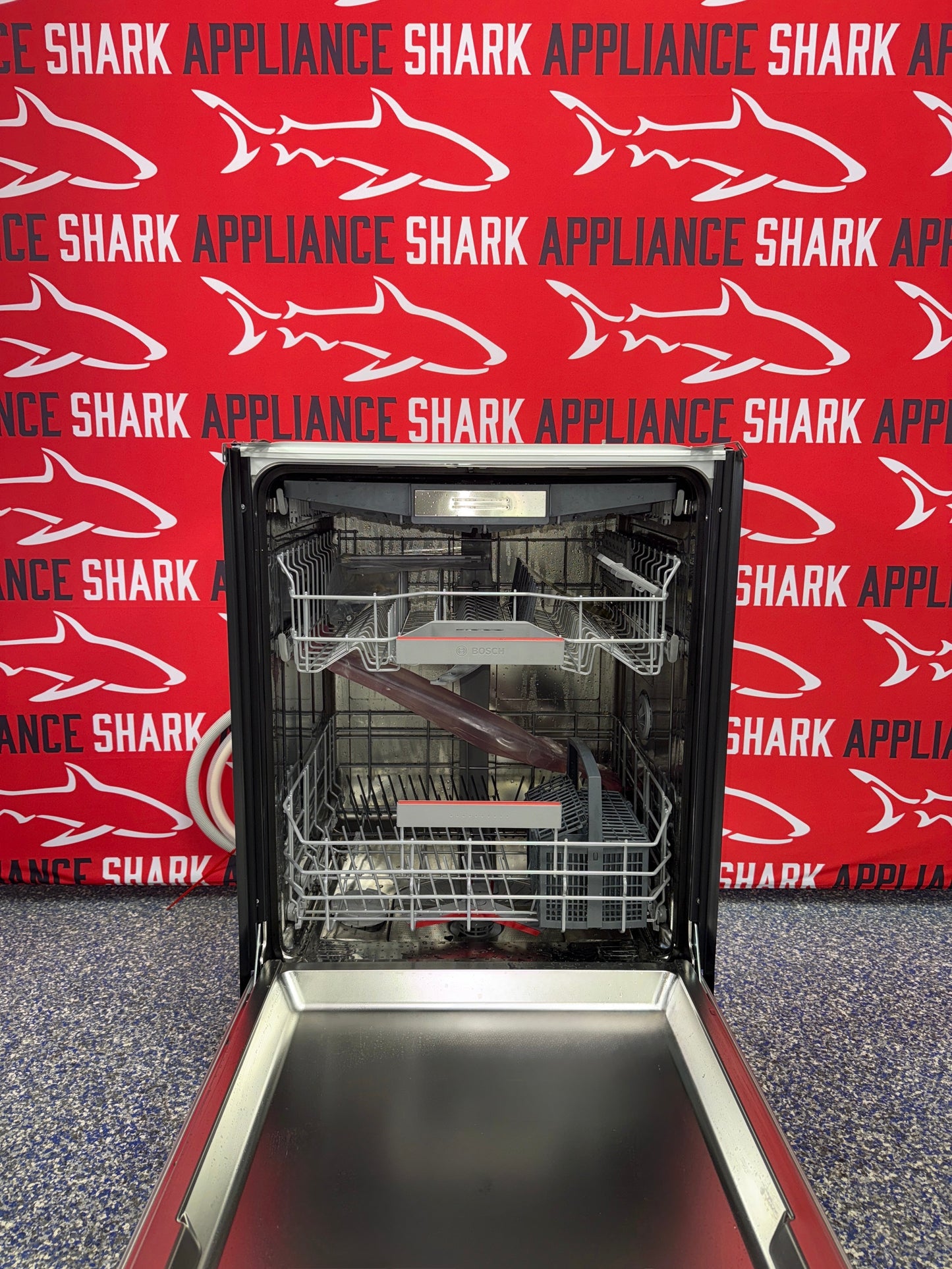 Scratch-dent BOSCH built-in dishwasher at Appliance Shark. Kansas City’s best dishwasher store.