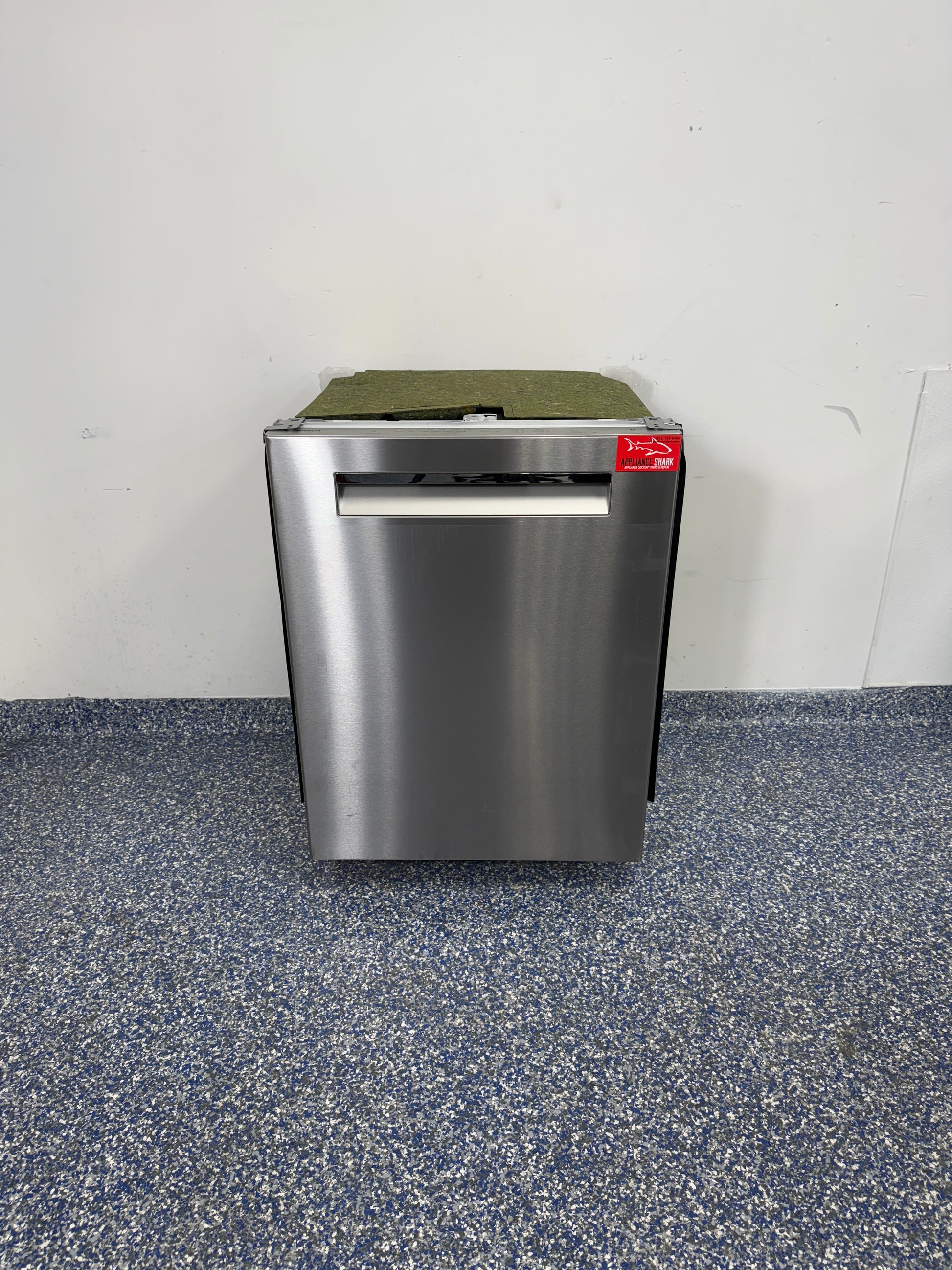 BOSCH 500 Series Dishwasher with Fingerprint Resistant, 44 dBA, Rackmatic System to Accommodate 15 Place Settings, Wi-Fi Connectivity with Remote Start, and Aquastop Leak Protection at the Best Scratch and Dent Discount Appliance Store in Kansas City Metro