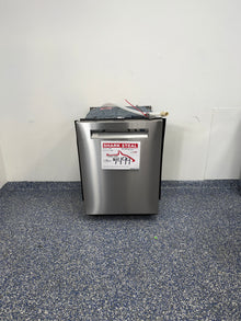 24 In. Bosch Benchmark Series with 9 Cycles, Smart Wi-Fi Connection, Ultimate Dish Dry with CrystalDry, Sanitization and Half-Load Options at the Appliance Shark Scratch and Dent Discount Appliance Store in Overland Park, Kansas