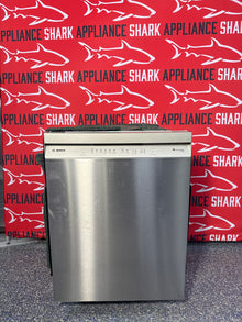 Discount BOSCH 300 Series front control dishwasher at Appliance Shark. Overland Park, KS's premier scratch-dent appliance store.