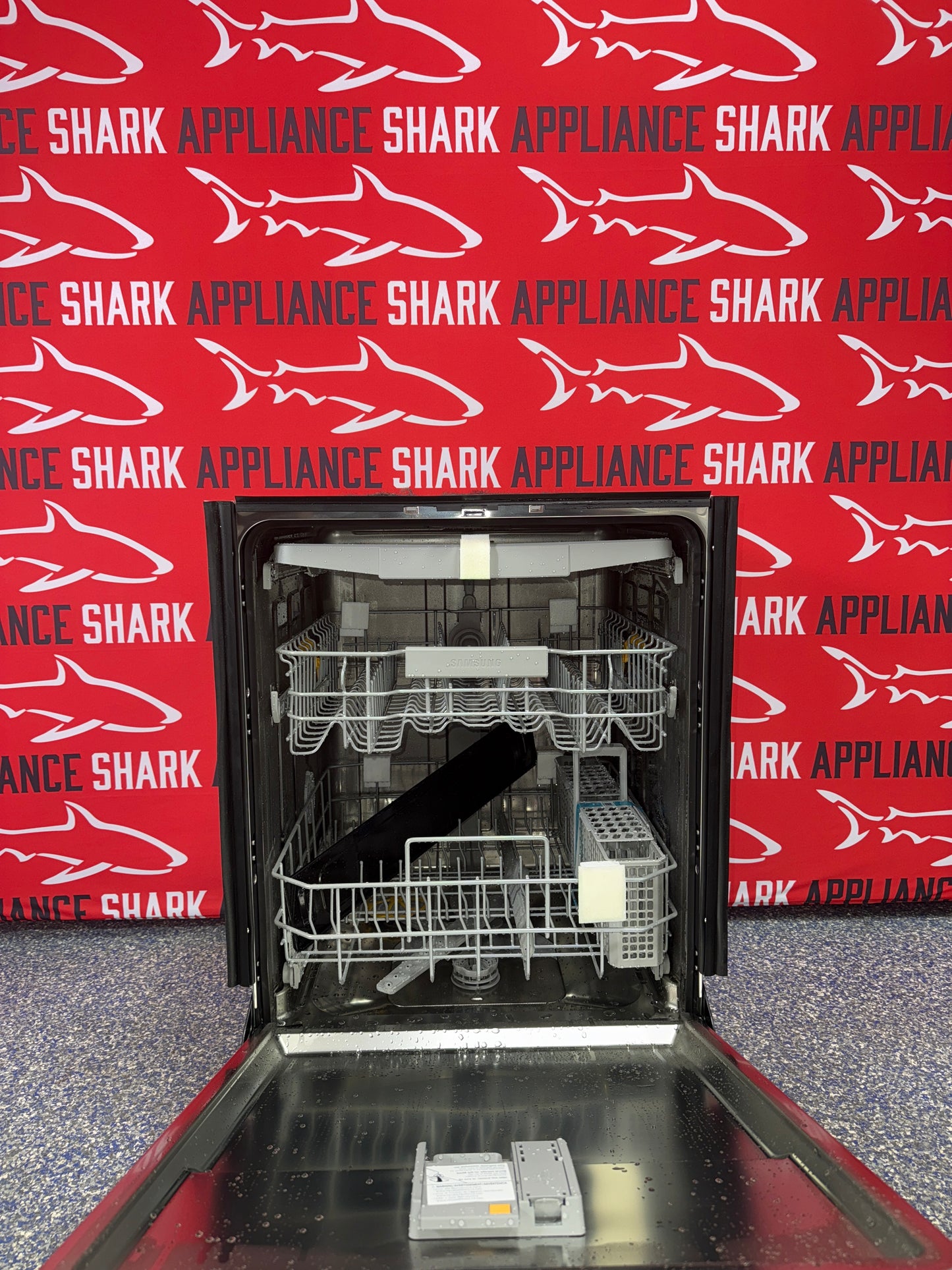 Discount SAMSUNG built-in dishwasher at Appliance Shark in Overland Park, KS.
