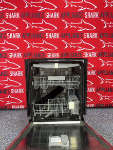 Discount SAMSUNG built-in dishwasher at Appliance Shark in Overland Park, KS.