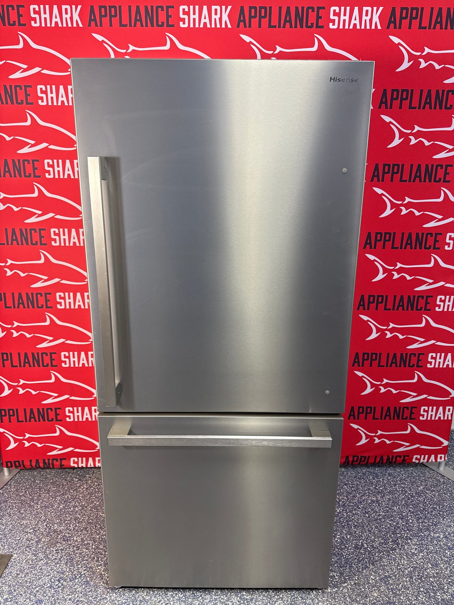 HISENSE 17.2 cu ft Bottom Freezer Refrigerator 31.1" – HRB171N6ASE