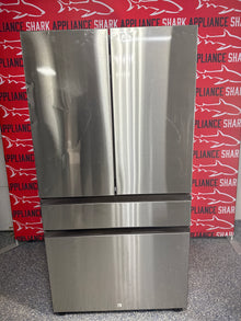 Scratch-dent SAMSUNG 4-door French door refrigerator at Appliance Shark. Kansas City’s best refrigerator store.