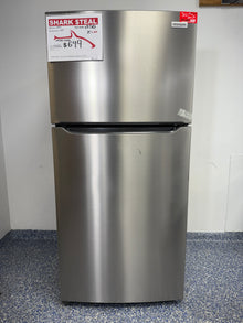 LFTR2045VF | 20.0 Cu.Ft. FRIGIDAIRE Top Freezer Refrigerator with Reversible Doors, EvenTemp Cooling System, and Automatic Defrost at Appliance Shark Scratch and Dent Store in Overland Park, Kansas