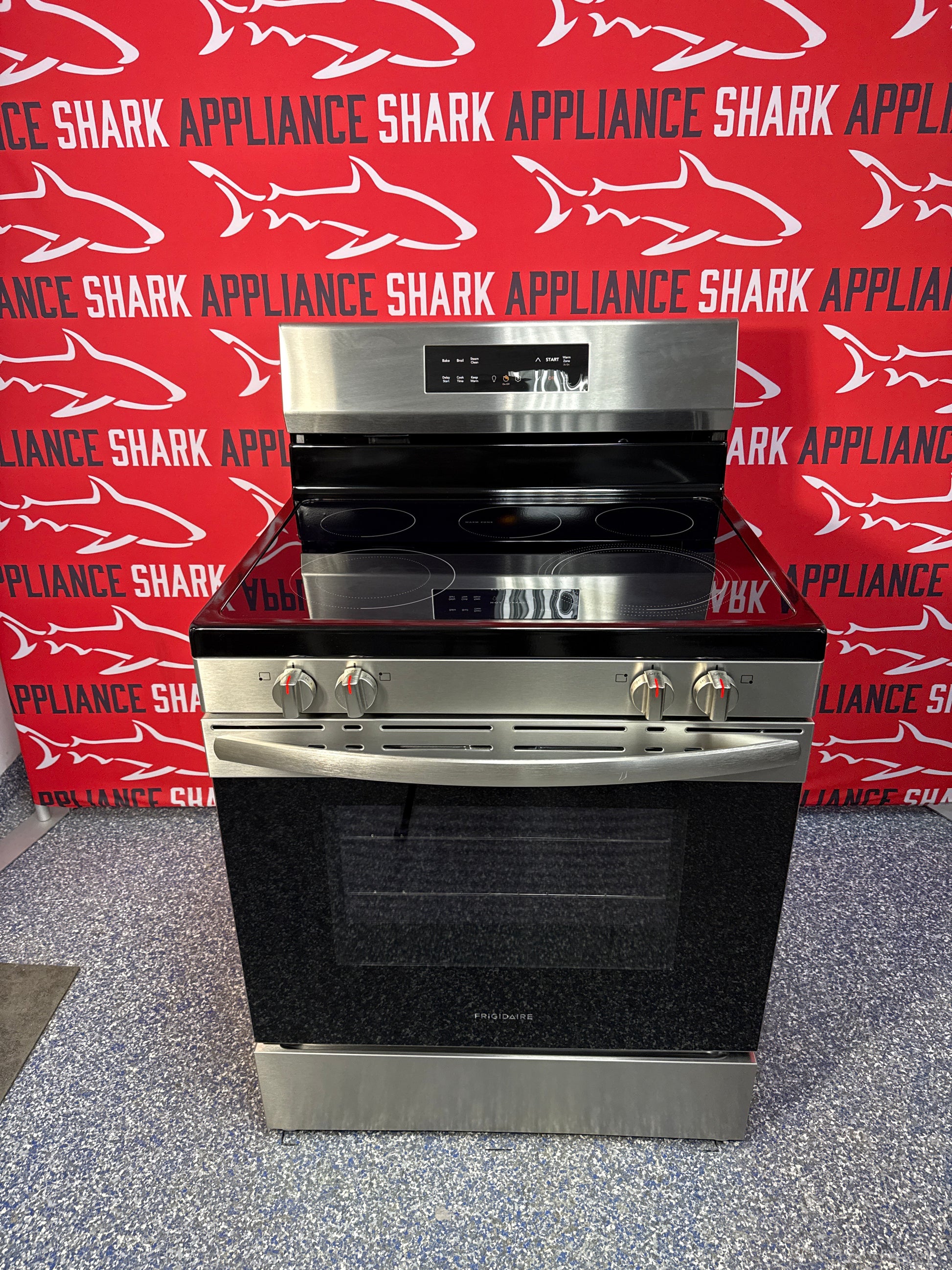 Discount FRIGIDAIRE freestanding electric range at Appliance Shark. Overland Park, KS's premier scratch-dent appliance store.