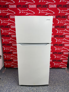 Scratch-dent FRIGIDAIRE top freezer refrigerator at Appliance Shark. Kansas City’s best appliance store.