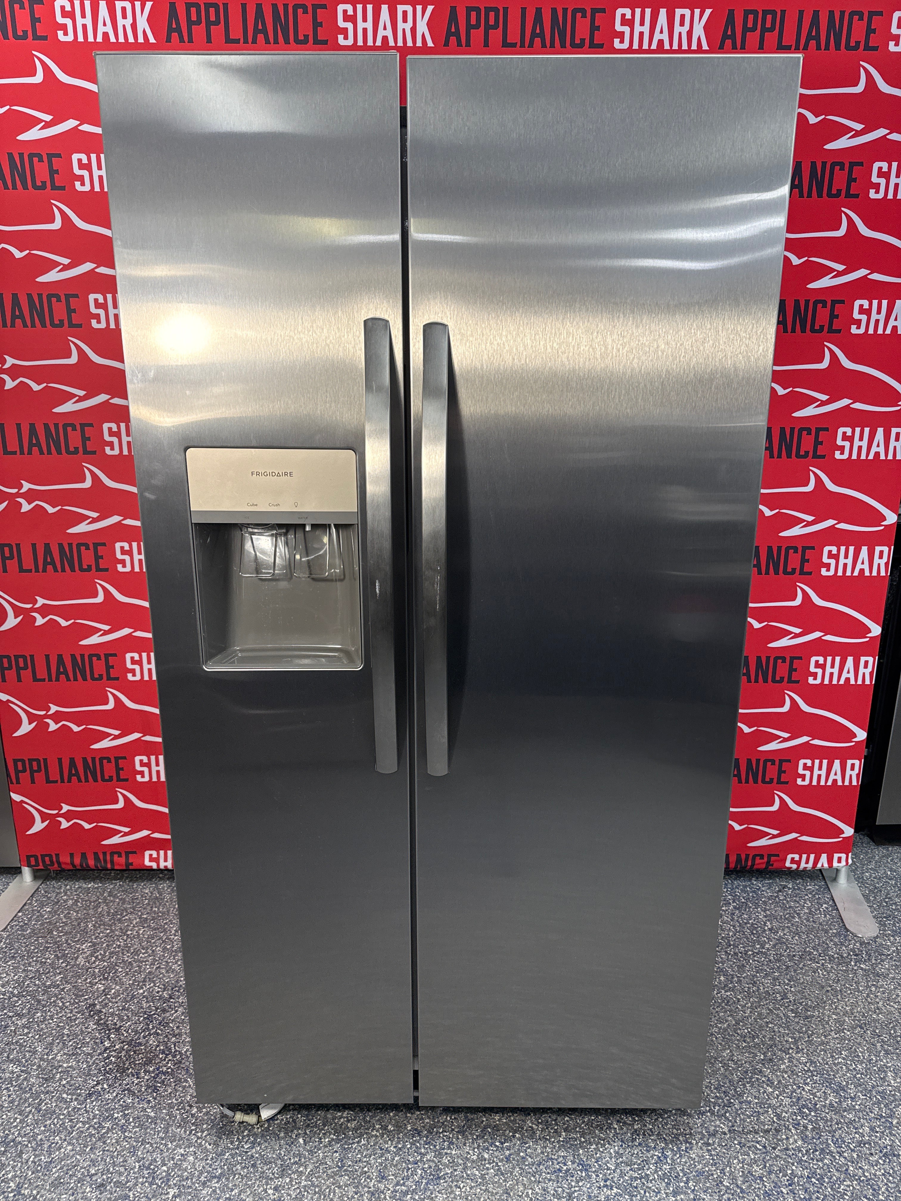 Discount FRIGIDAIRE side-by-side refrigerator at Appliance Shark. Overland Park, KS's premier scratch-dent appliance store.
