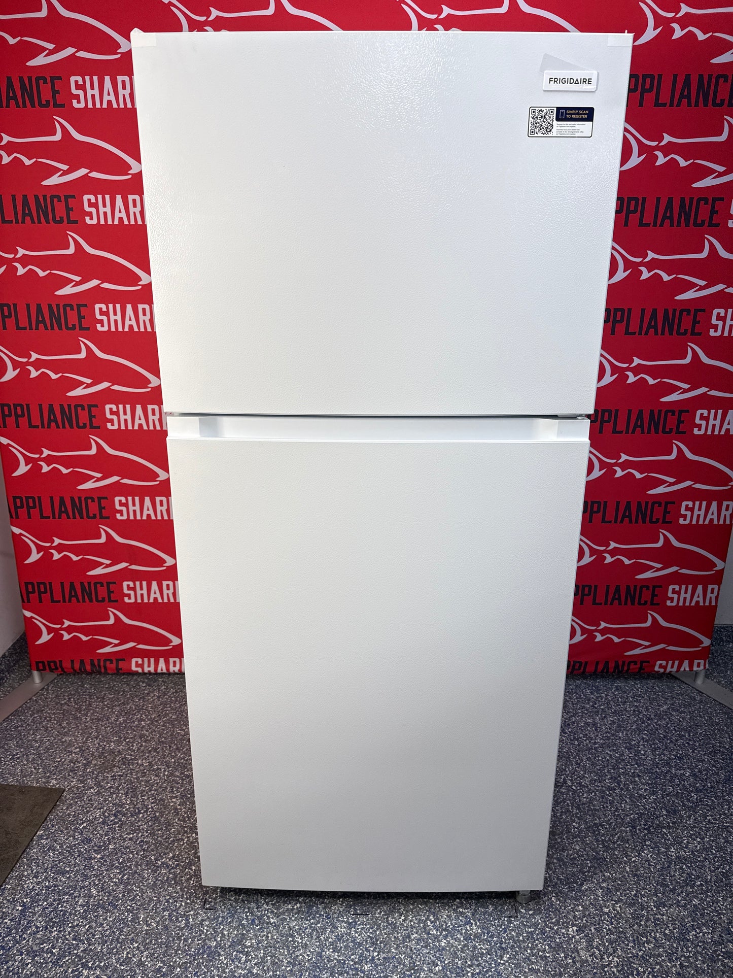 Discounted FRIGIDAIRE top freezer refrigerator with EvenTemp cooling at Appliance Shark. Kansas City's trusted scratch-dent appliance outlet.