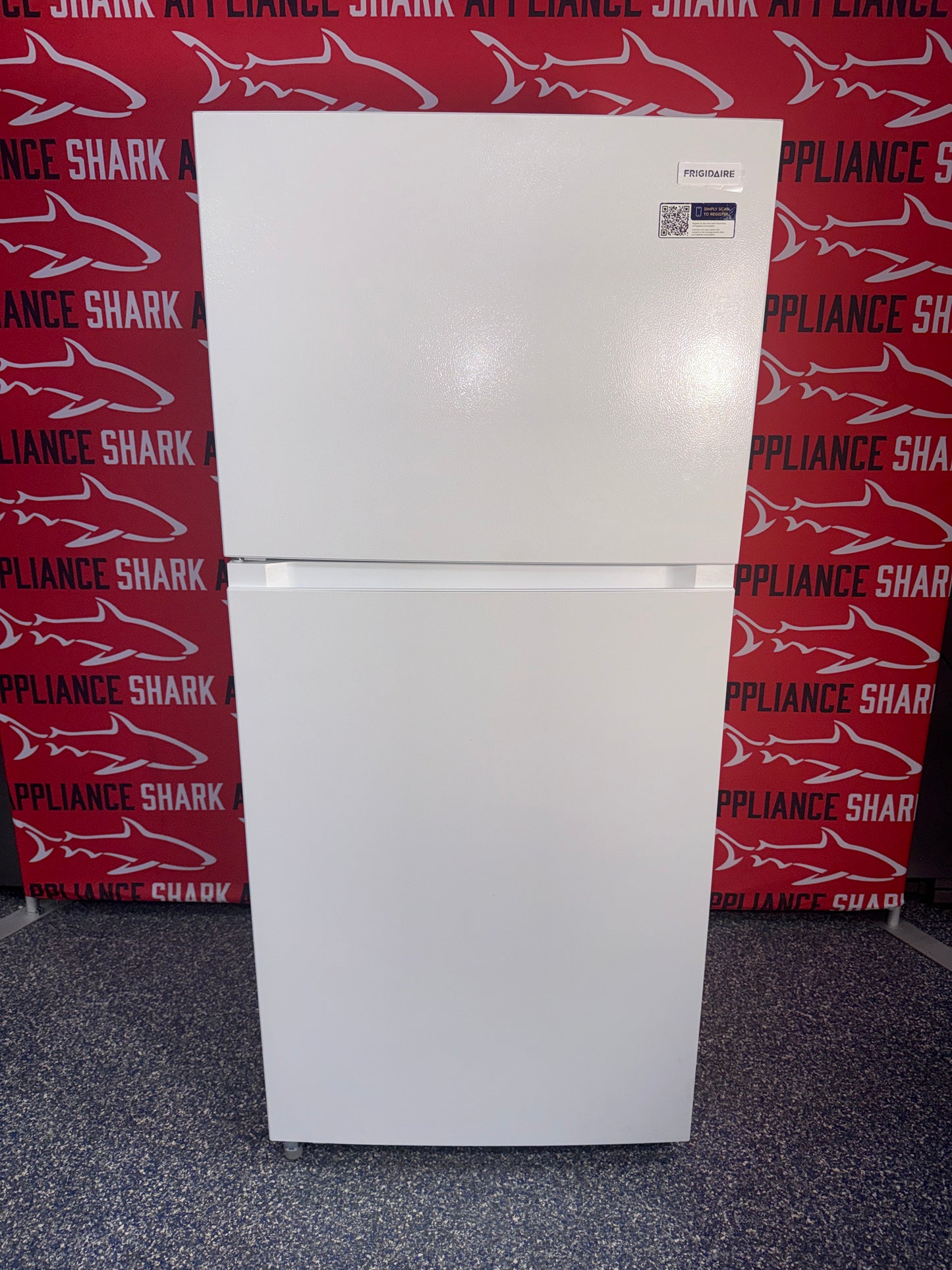 Discount FRIGIDAIRE top freezer refrigerator at Appliance Shark. Overland Park, KS's premier scratch-dent appliance store.
