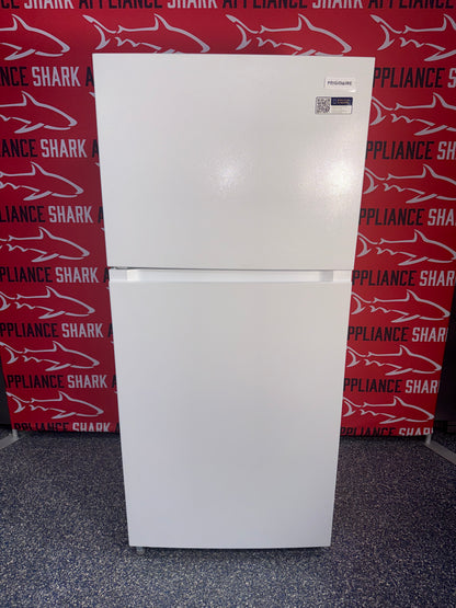 Discount FRIGIDAIRE top freezer refrigerator at Appliance Shark. Overland Park, KS's premier scratch-dent appliance store.