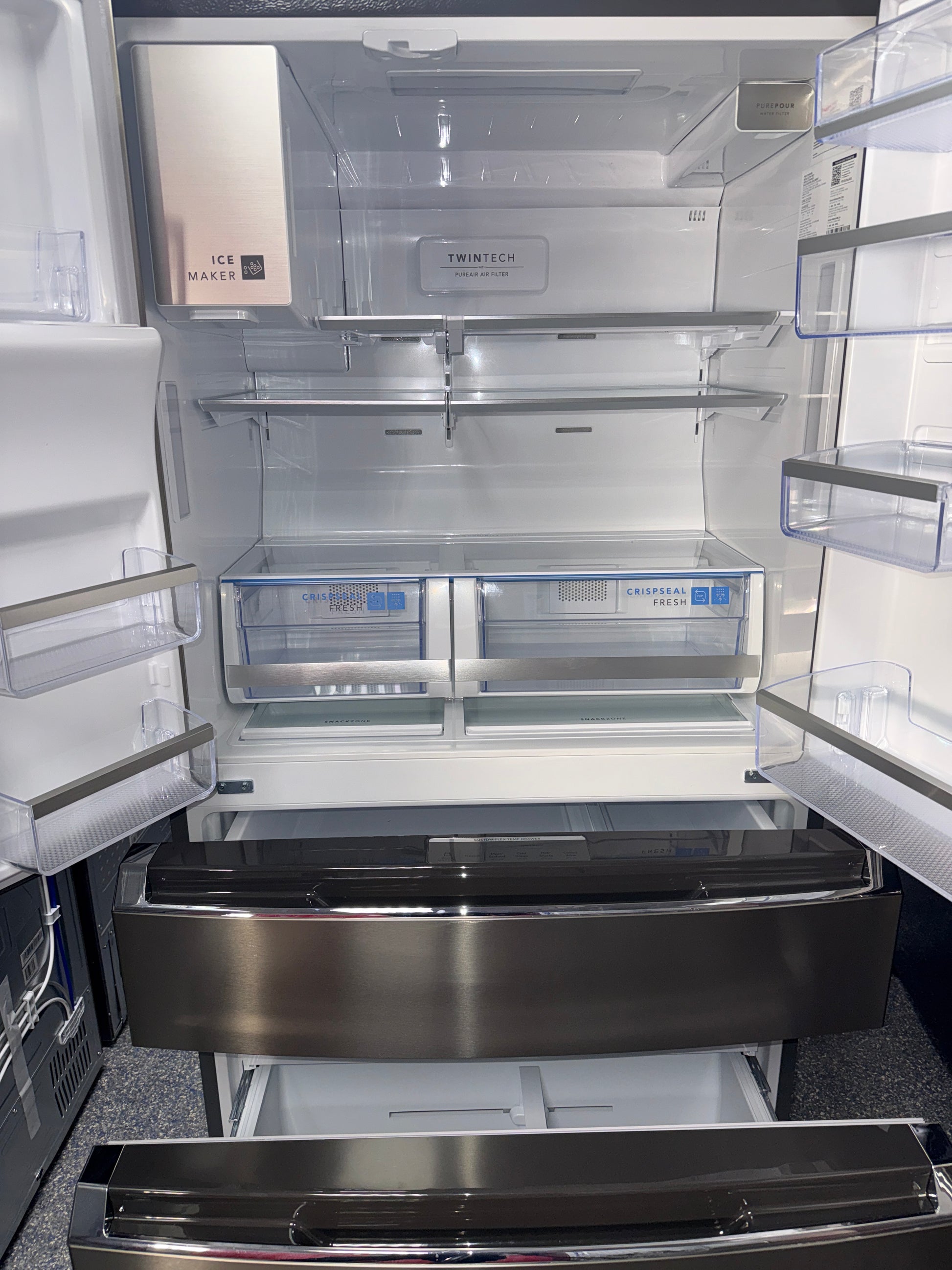 Scratch-dent FRIGIDAIRE refrigerator at Appliance Shark. Kansas City’s best appliance store.