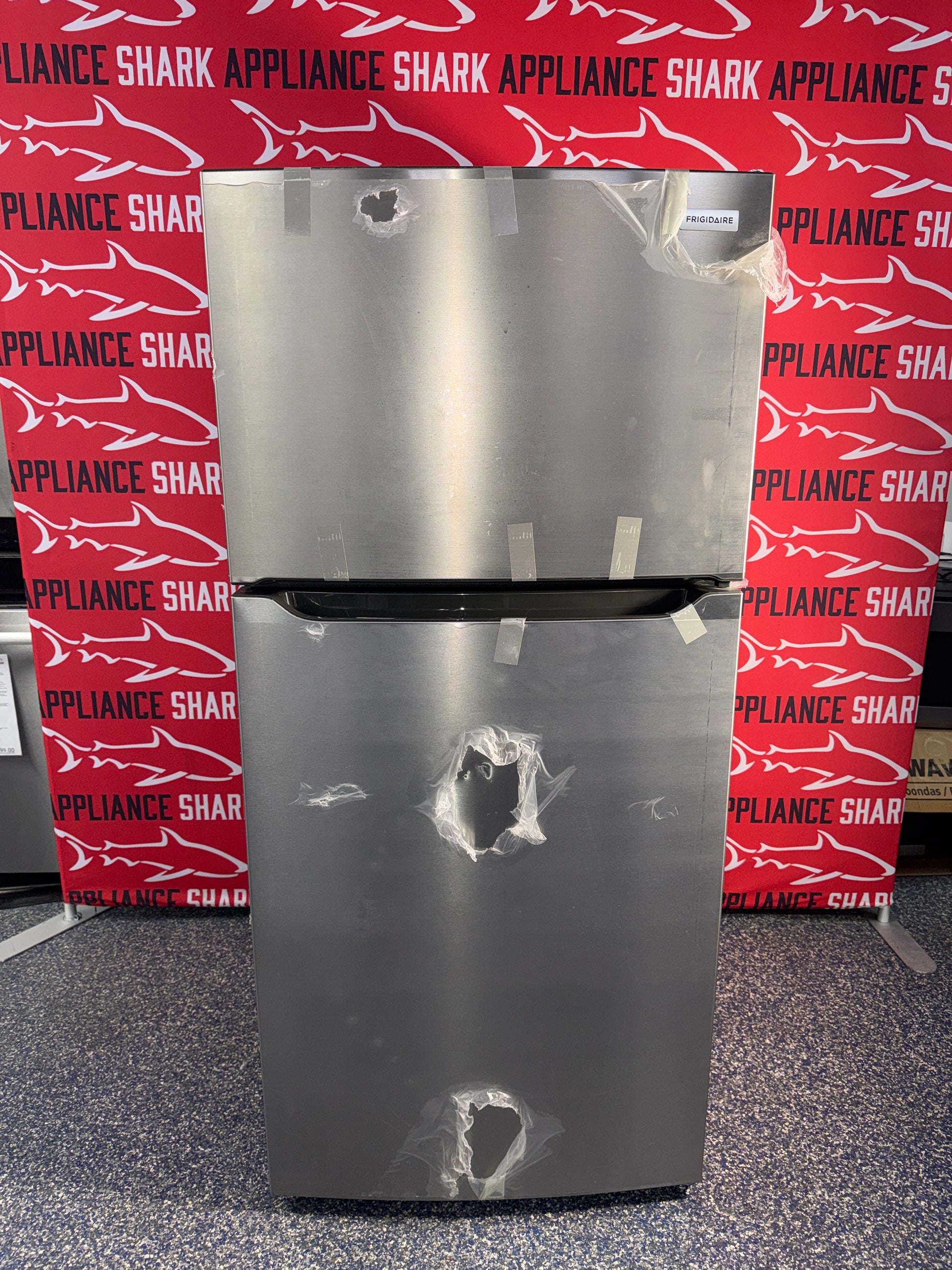 Scratch-dent FRIGIDAIRE refrigerator at Appliance Shark. Kansas City’s best appliance store.