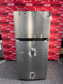 Scratch-dent FRIGIDAIRE refrigerator at Appliance Shark. Kansas City’s best appliance store.