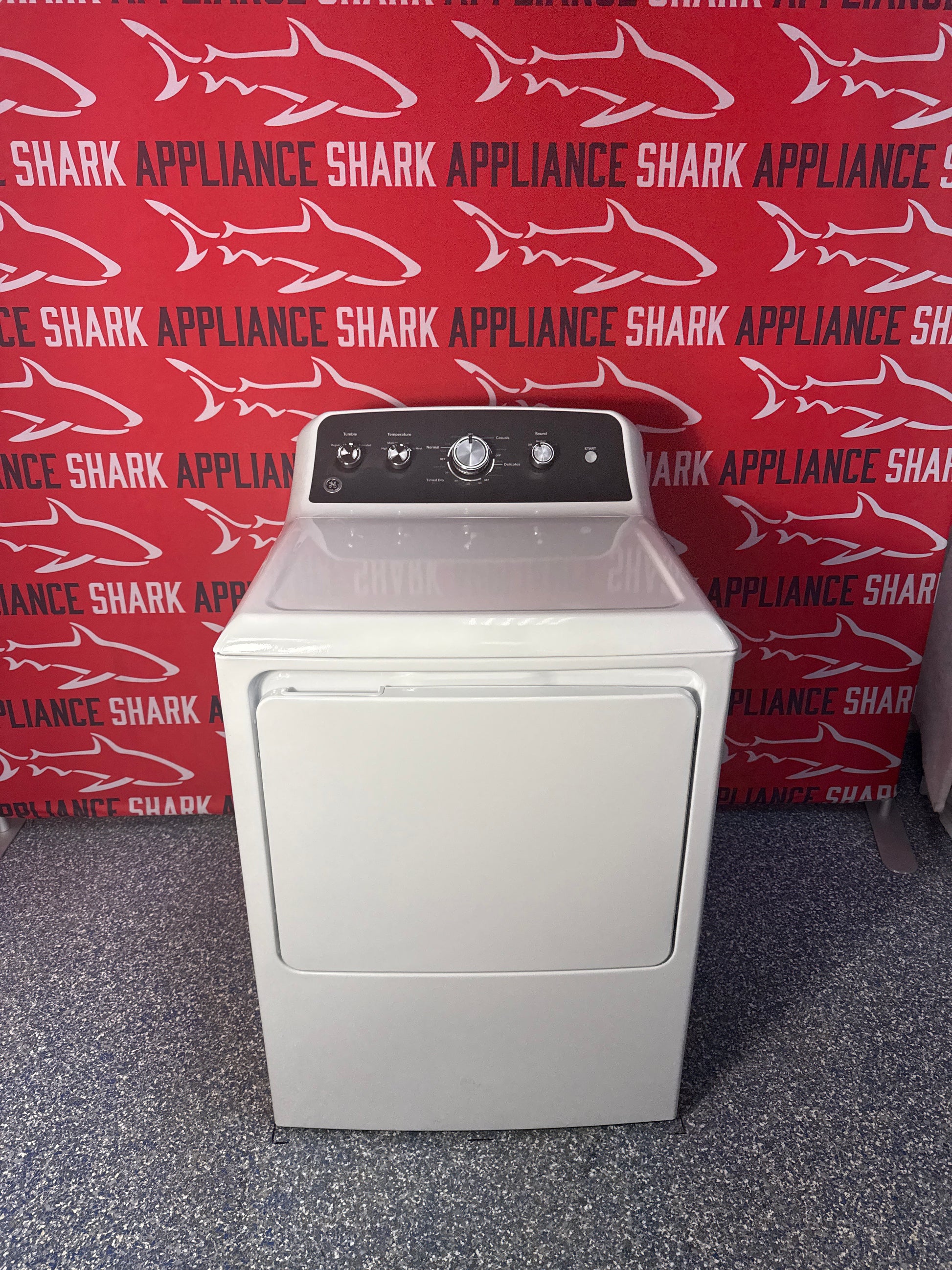 Discount GE electric dryer at Appliance Shark. Overland Park, KS’s premier scratch-dent appliance store.