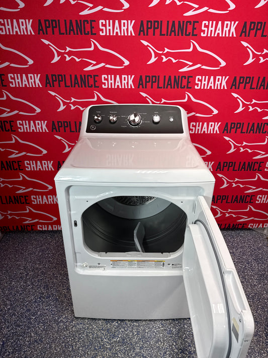 Scratch-dent GE dryer at Appliance Shark. Kansas City’s best appliance store.