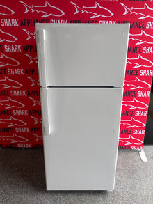 Shop this scratch-dent GE top freezer refrigerator at Appliance Shark, Overland Park, KS's premier appliance outlet.