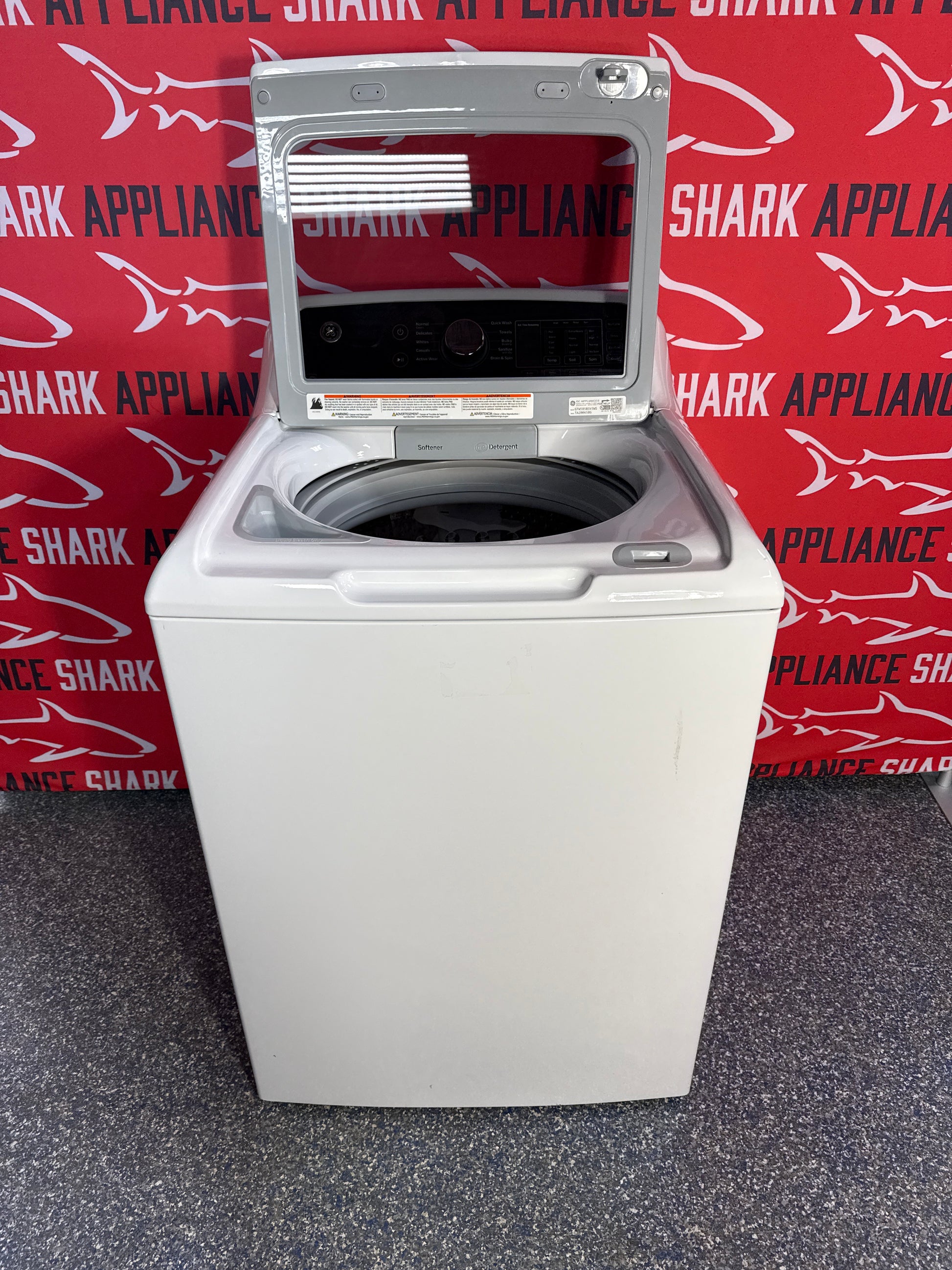 Scratch-dent GE washer at Appliance Shark. Kansas City’s best appliance store.
